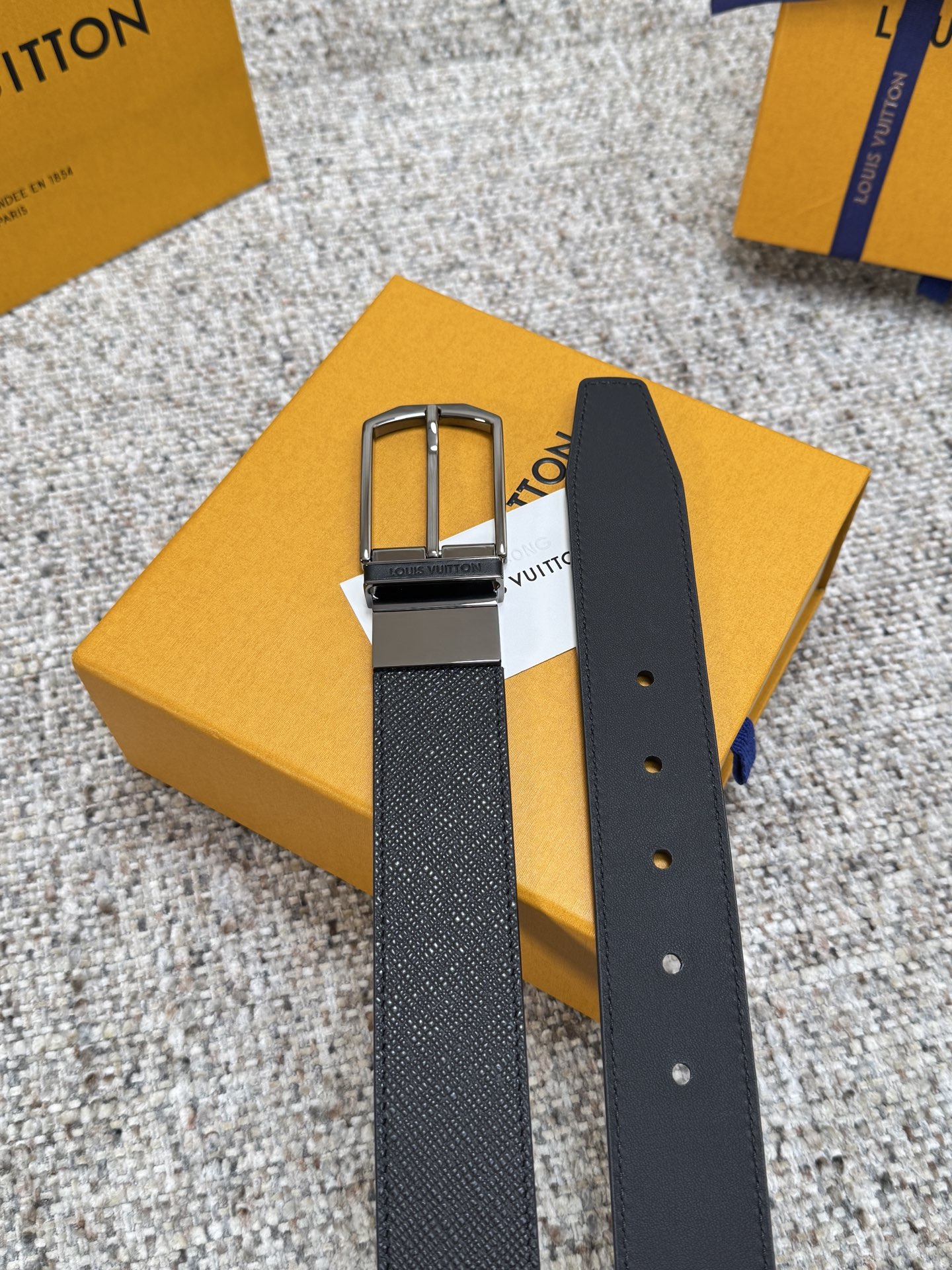 Louis Vuitton LV腰带 格纹双面可用系列 原厂五金 精致手工绘边 柔软舒适 宽3.5