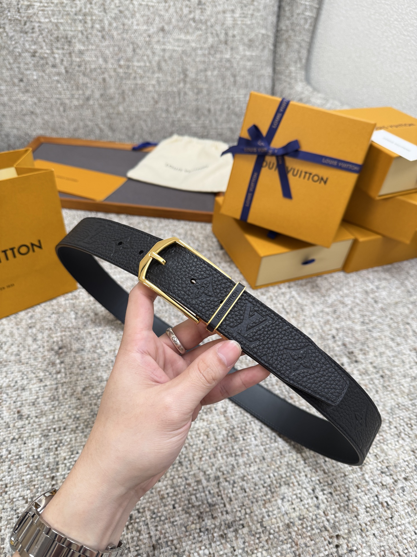 Louis Vuitton LV腰带 荔枝纹压花双面可用系列 原厂五金 精致手工绘边 柔软舒适 宽3.5