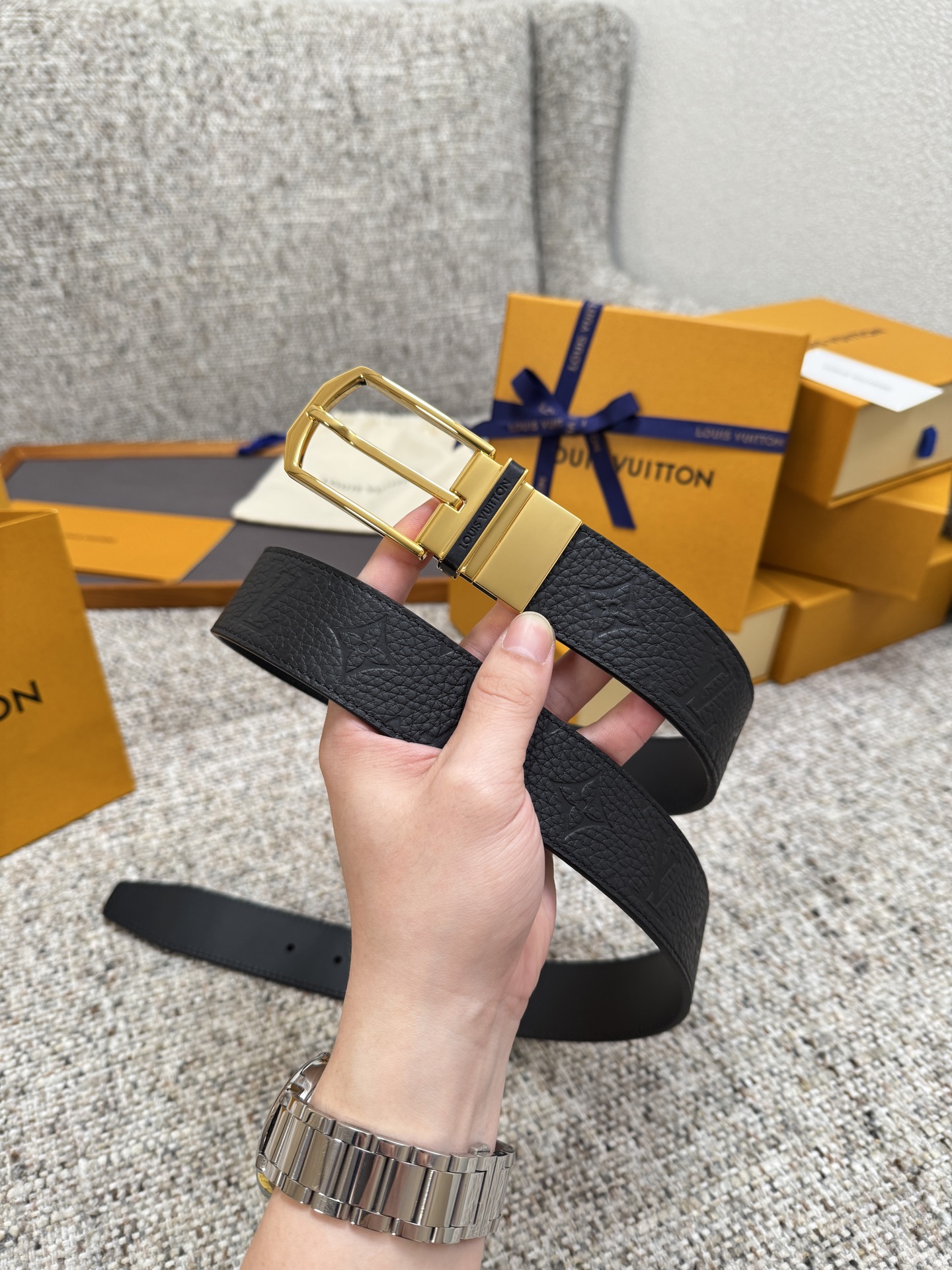 Louis Vuitton LV腰带 荔枝纹压花双面可用系列 原厂五金 精致手工绘边 柔软舒适 宽3.5