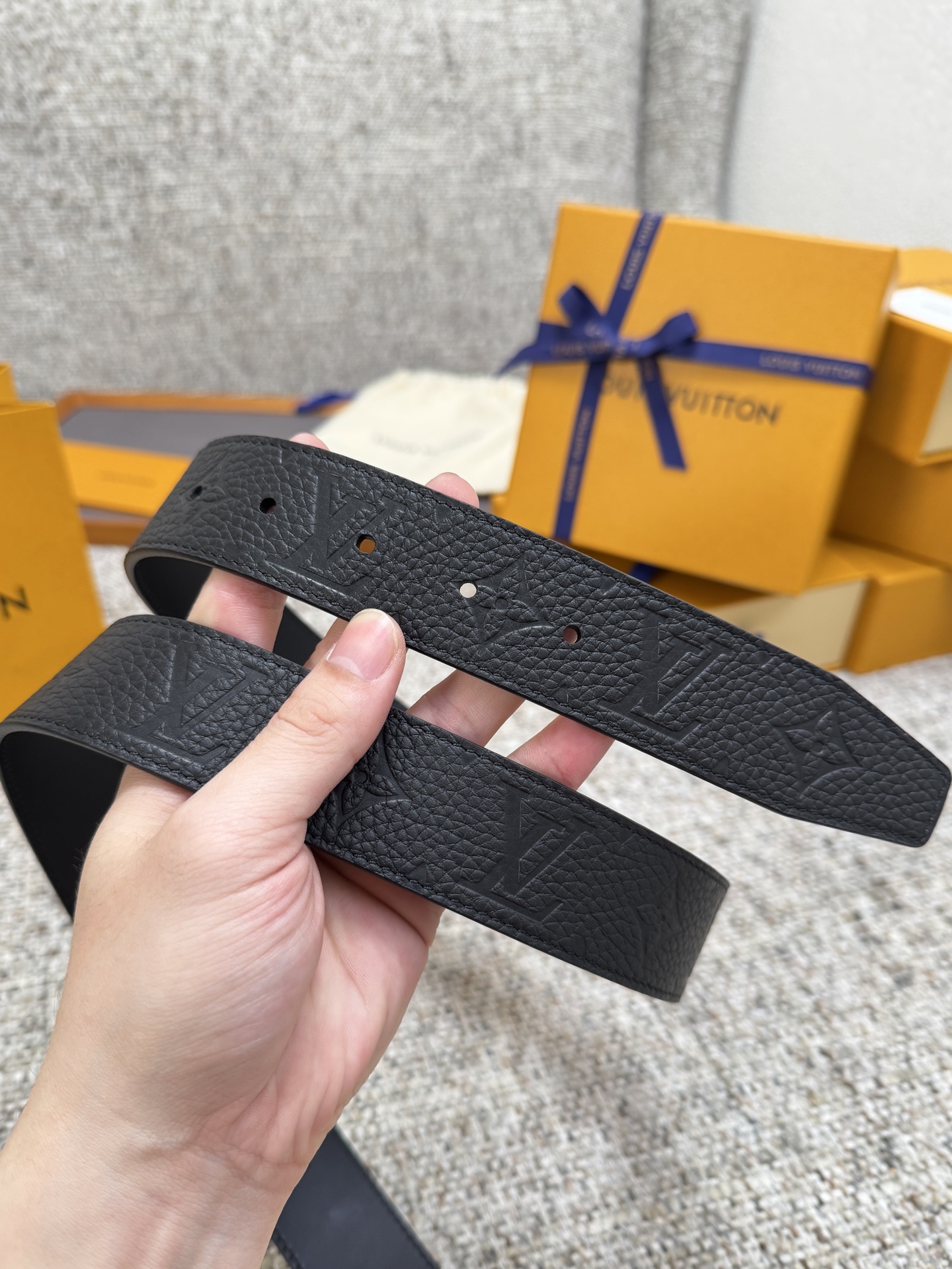 Louis Vuitton LV腰带 荔枝纹压花双面可用系列 原厂五金 精致手工绘边 柔软舒适 宽3.5