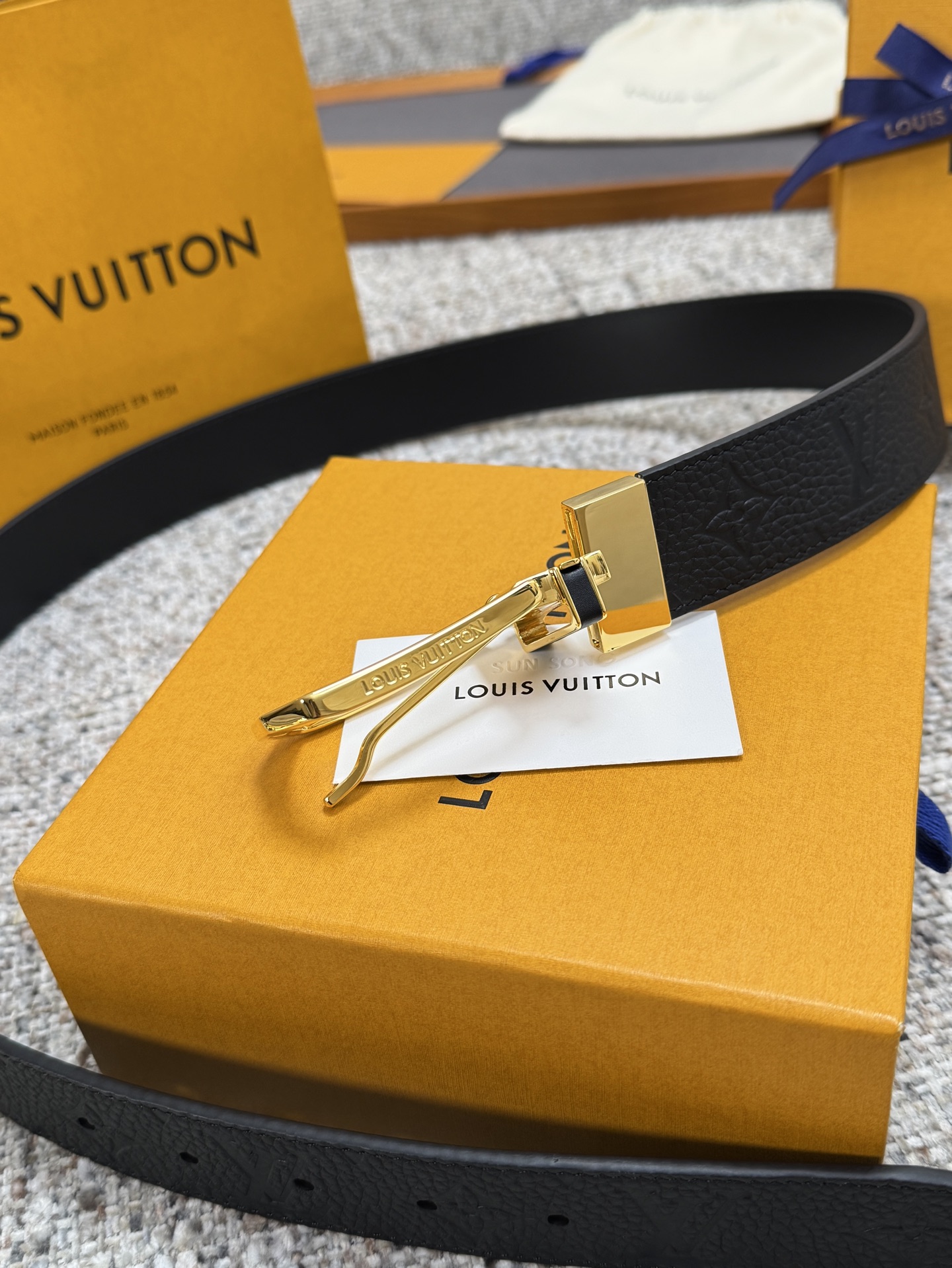 Louis Vuitton LV腰带 荔枝纹压花双面可用系列 原厂五金 精致手工绘边 柔软舒适 宽3.5