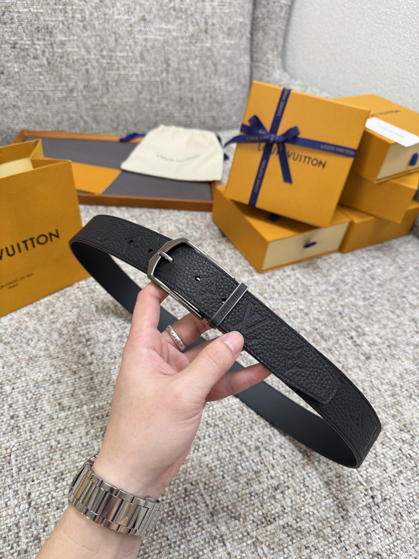 Louis Vuitton LV腰带 荔枝纹压花双面可用系列 原厂五金 精致手工绘边 柔软舒适 宽3.5