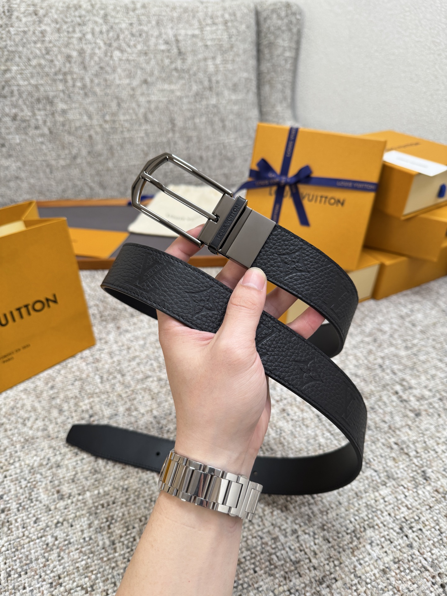 Louis Vuitton LV腰带 荔枝纹压花双面可用系列 原厂五金 精致手工绘边 柔软舒适 宽3.5