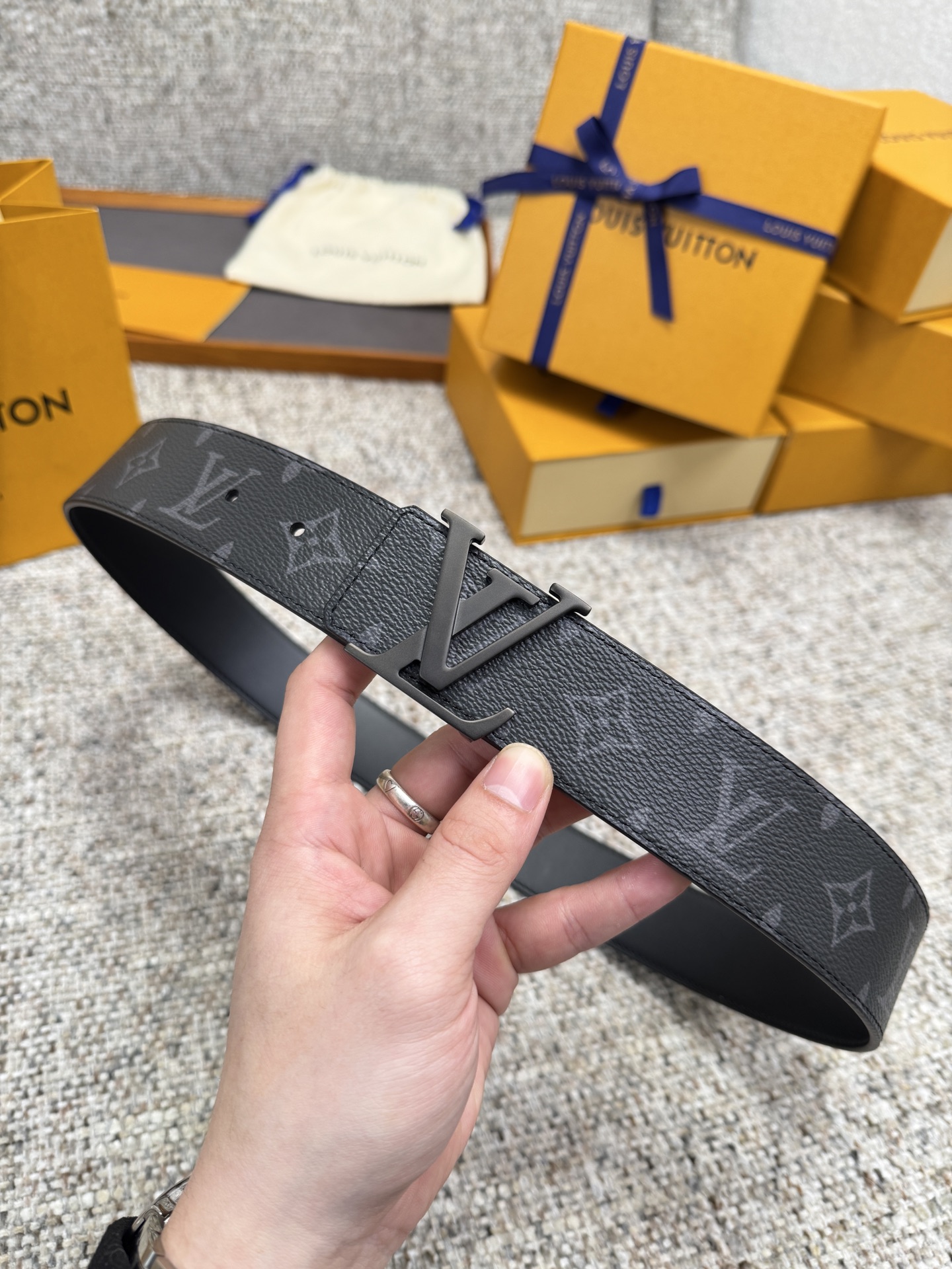 LV Style Black Men's Belts Men's Belts Men's Belt detail image 9 from source 766516