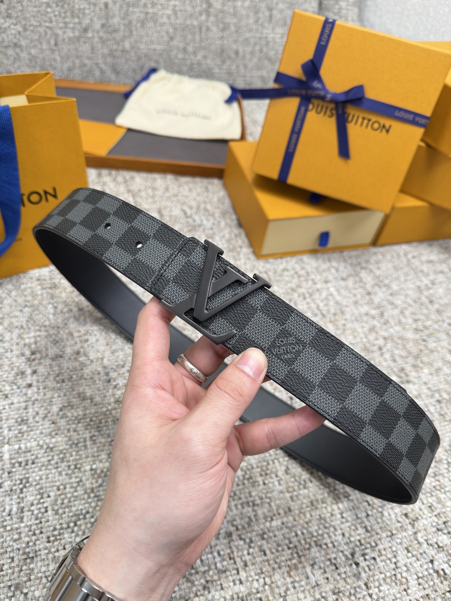 LV Style Black Men's Belts Men's Belts Men's Belt detail image 9 from source 766518