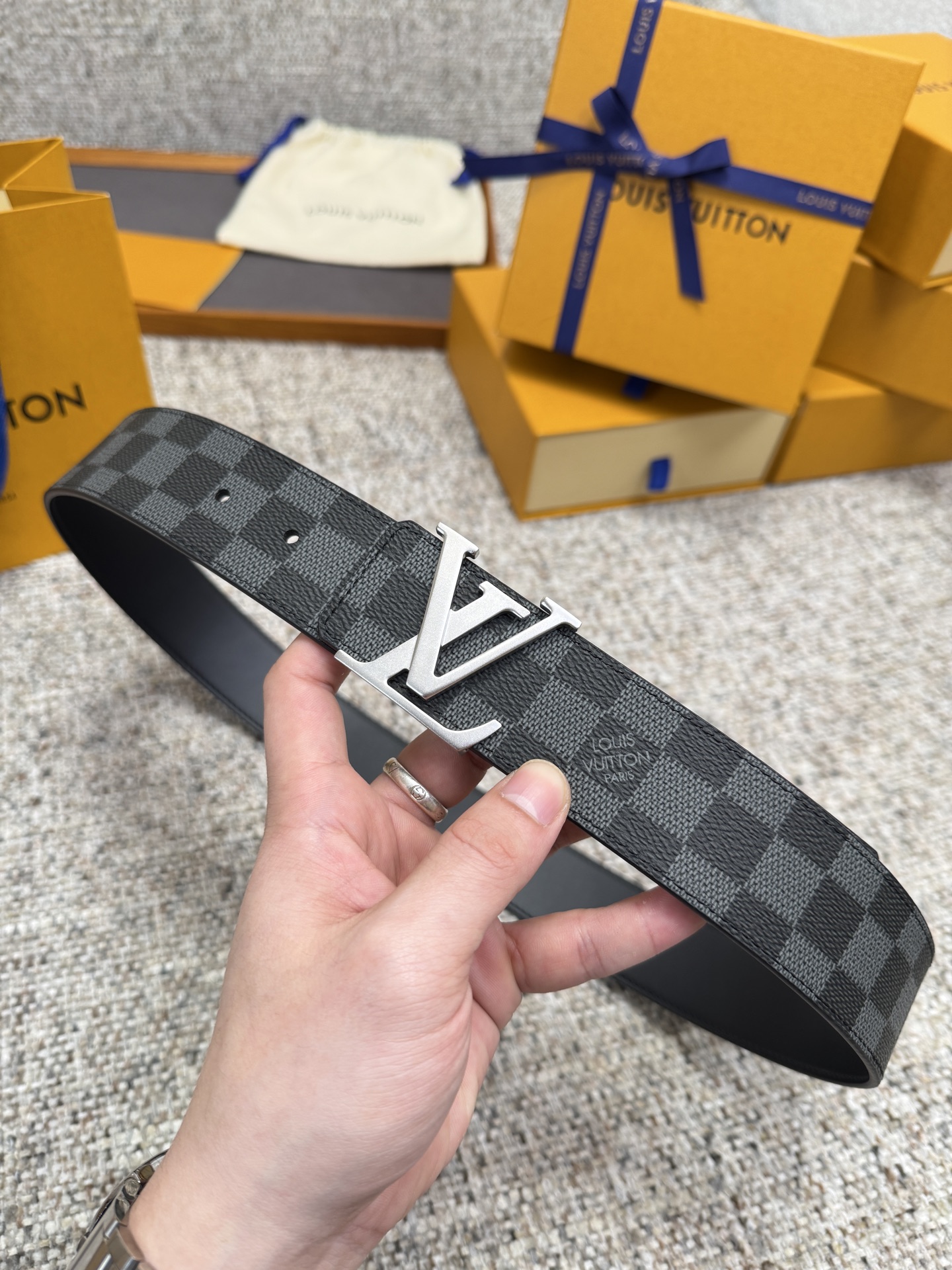 LV Style Black Men's Belts Men's Belts Men's Belt detail image 9 from source 766519