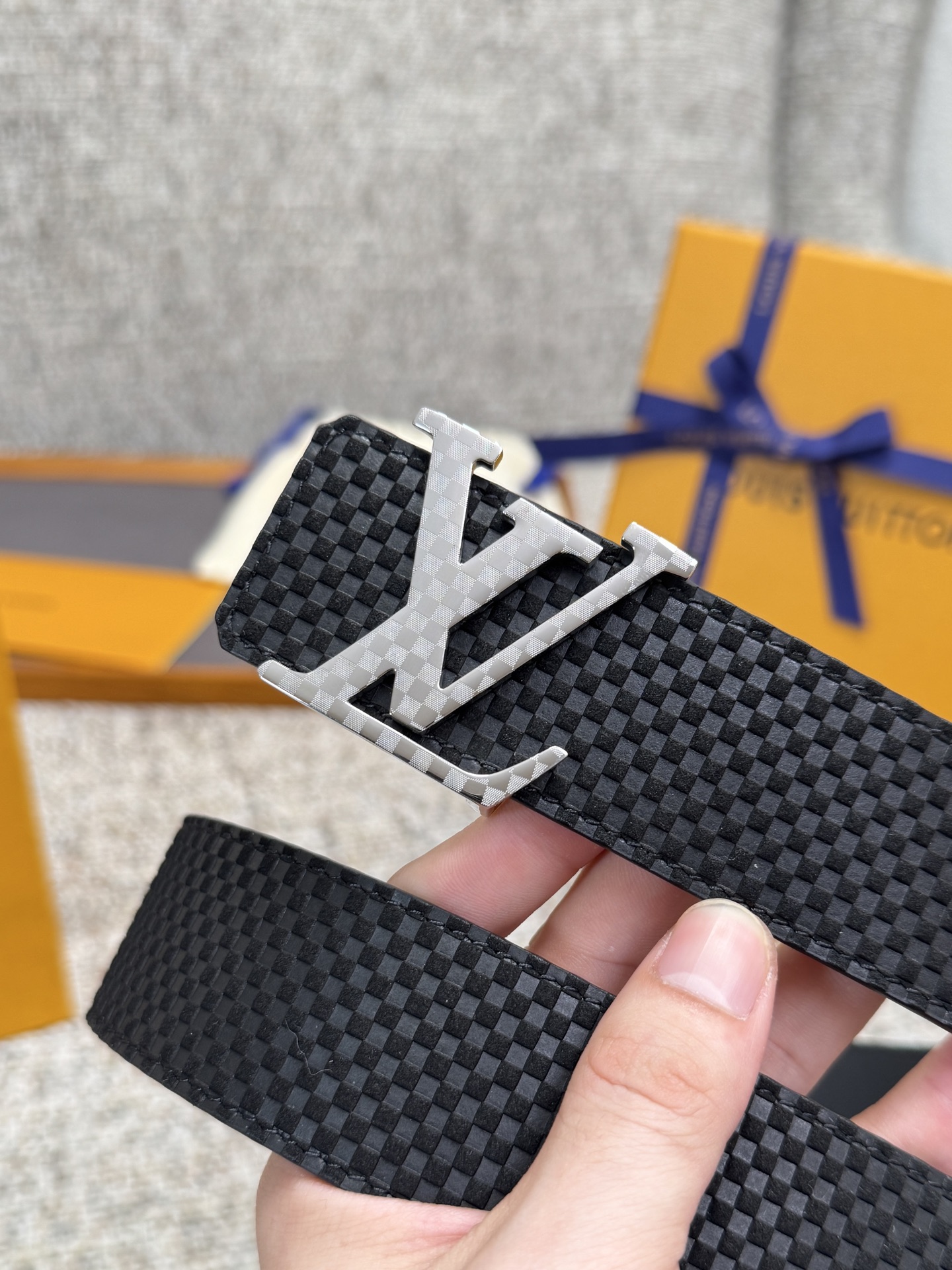 Кожаный ремень Louis Vuitton с металлической пряжкой