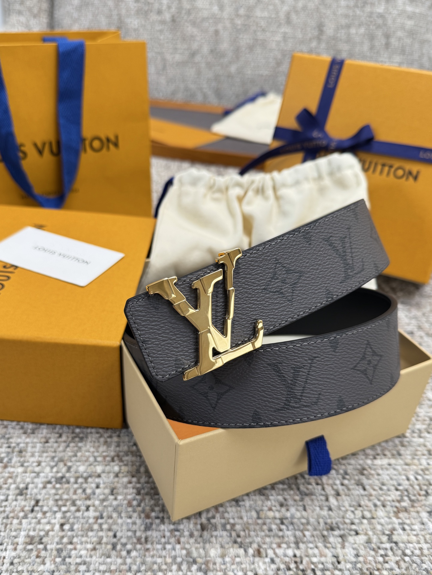 LV Style Leather Men's Belts Men's Belts Men's Belt detail image 5 from source 766567