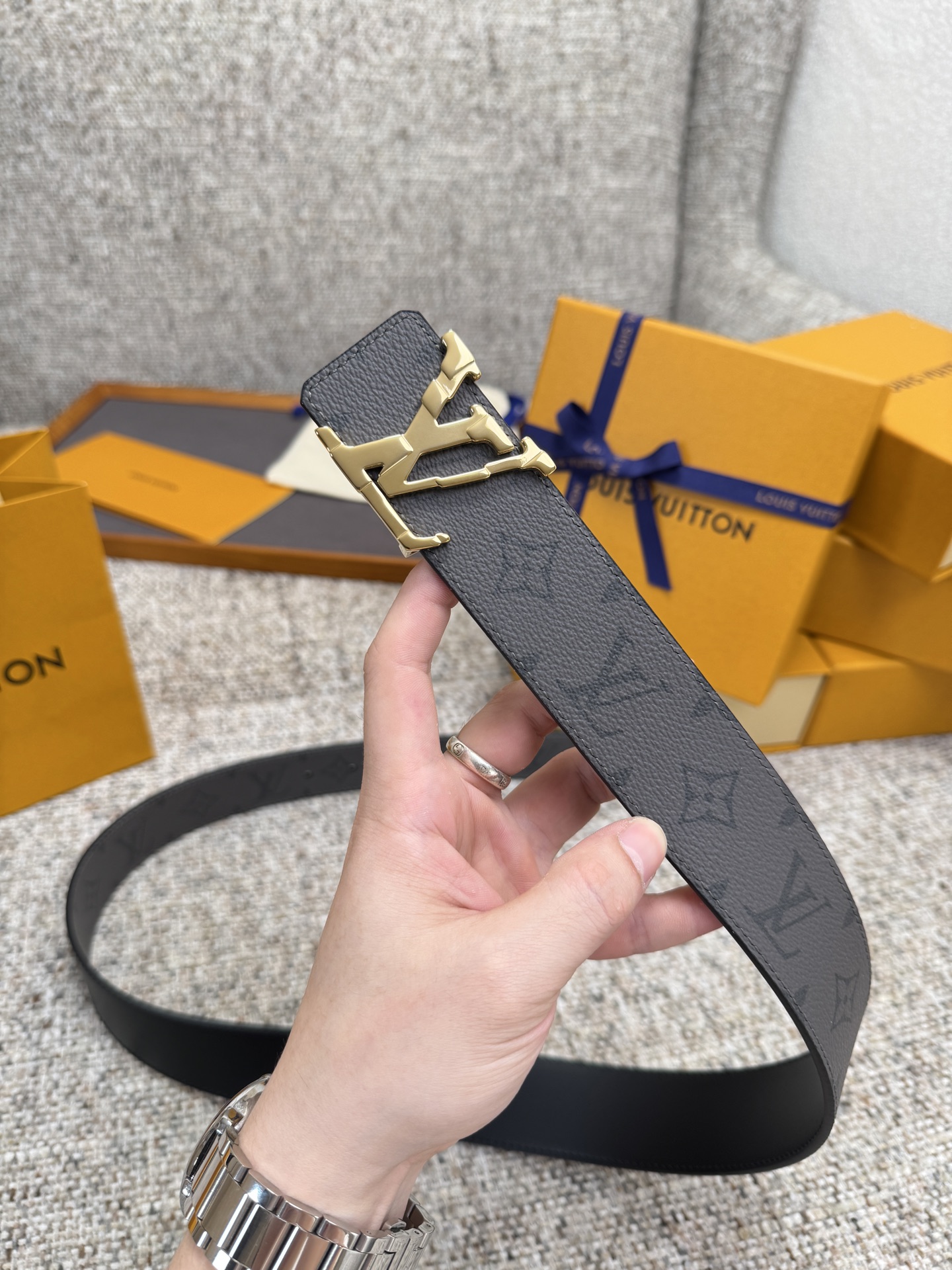 LV Style Leather Men's Belts Men's Belts Men's Belt detail image 8 from source 766567