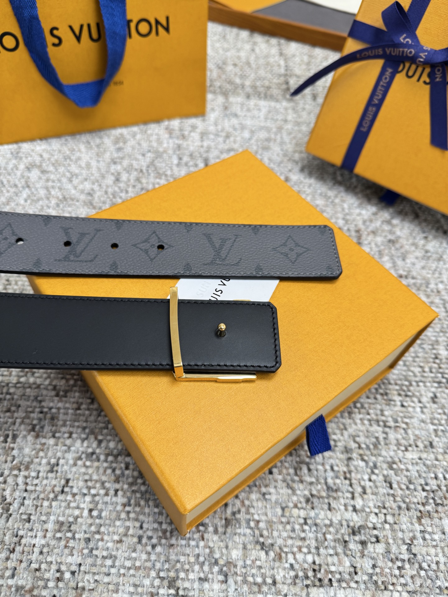 LV Style Leather Men's Belts Men's Belts Men's Belt detail image 6 from source 766567