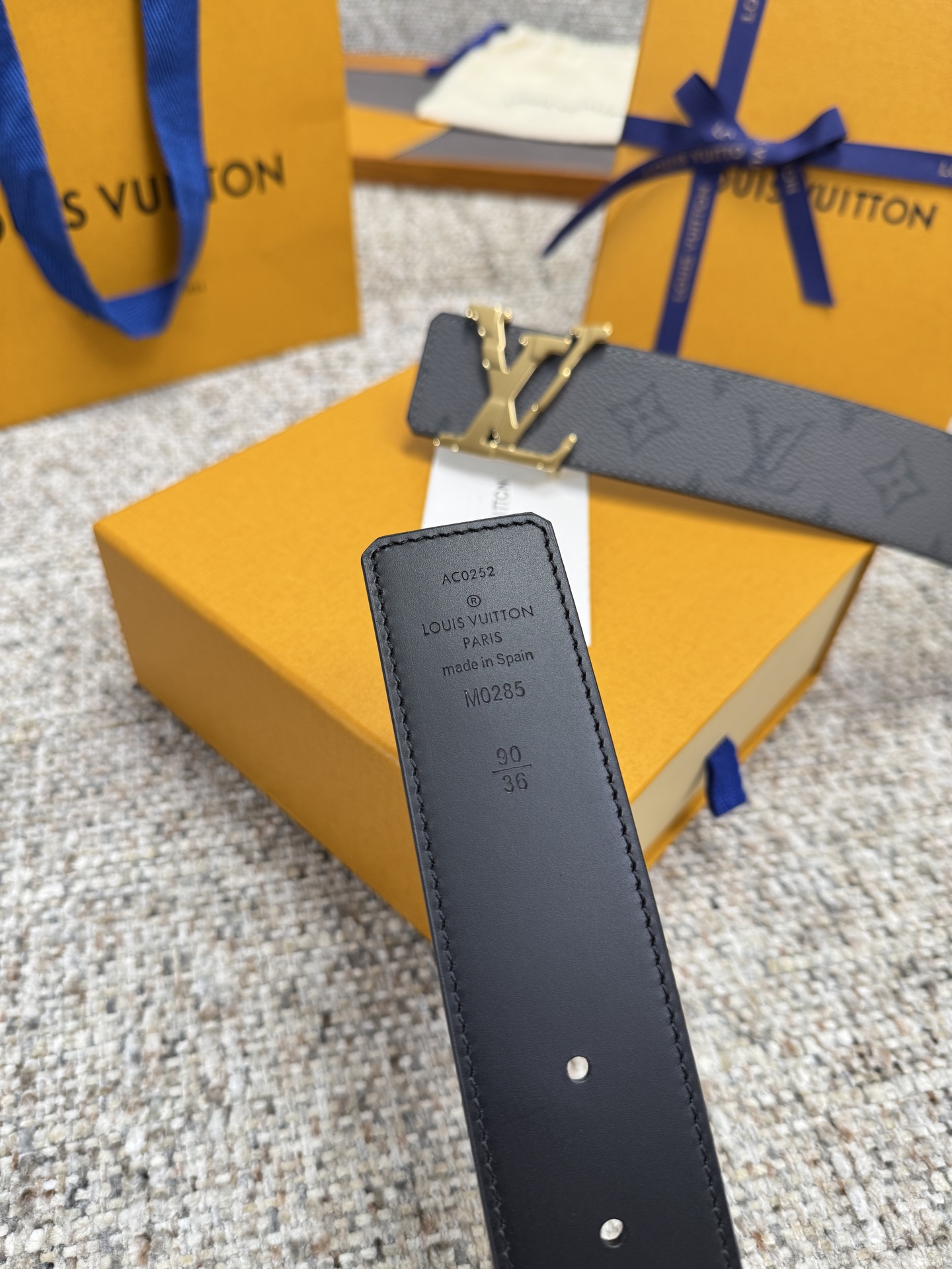 LV Style Leather Men's Belts Men's Belts Men's Belt detail image 7 from source 766567