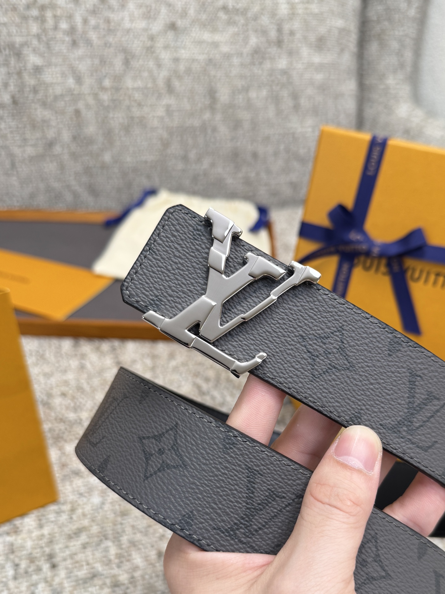 LV Style Leather Men's Belts Men's Belts Men's Belt detail image 3 from source 766568