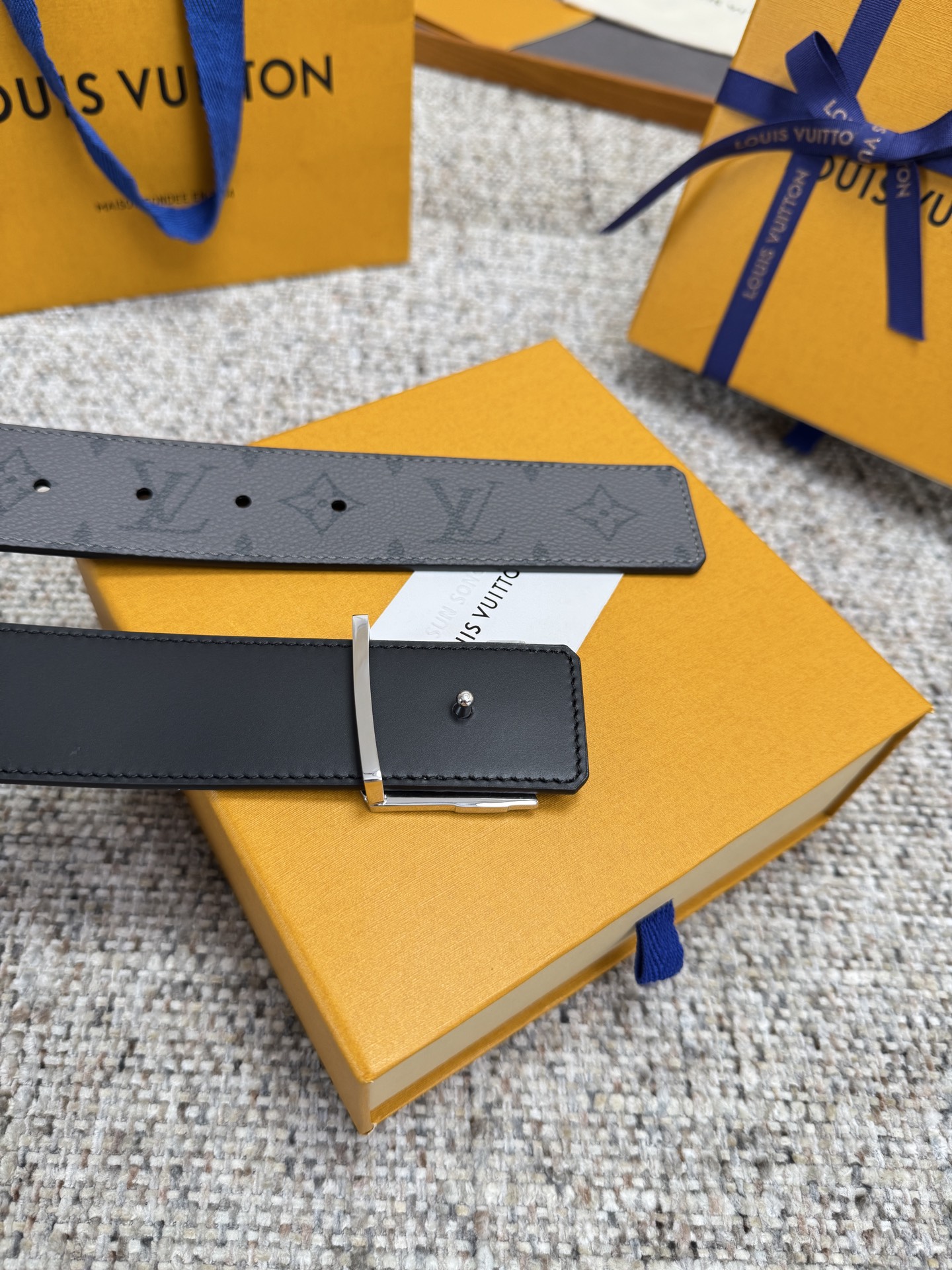 LV Style Leather Men's Belts Men's Belts Men's Belt detail image 7 from source 766568
