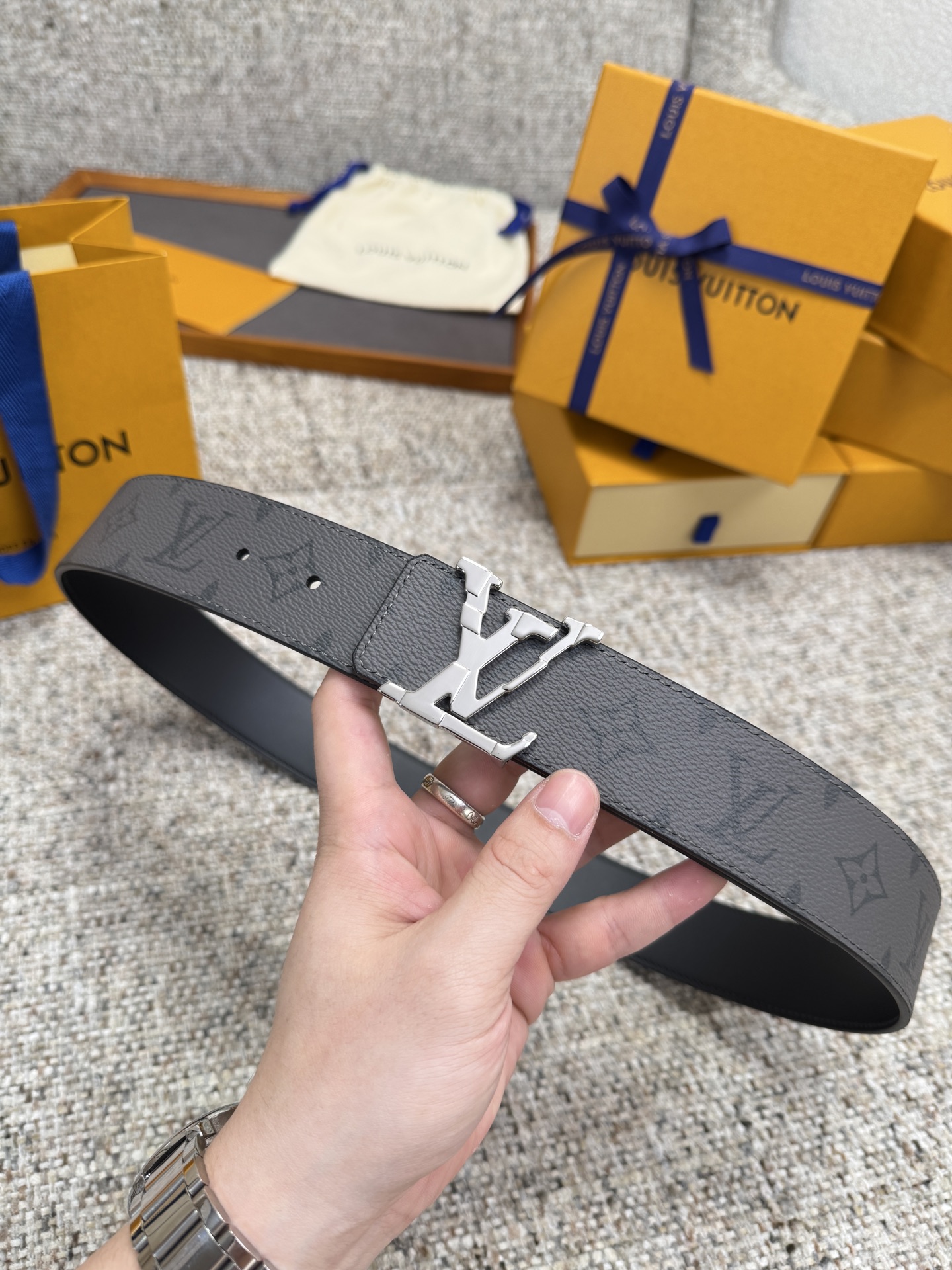 LV Style Leather Men's Belts Men's Belts Men's Belt detail image 9 from source 766568