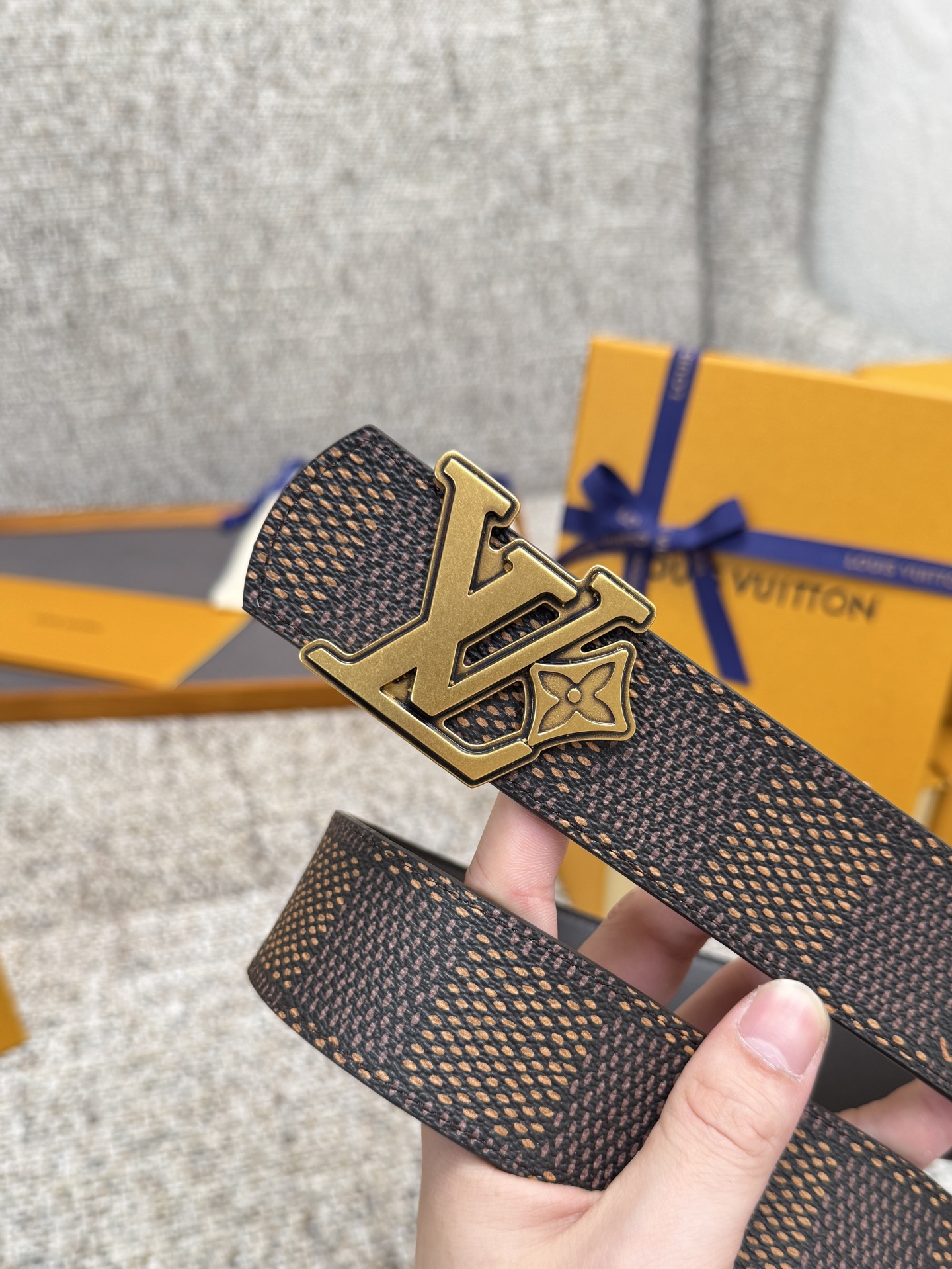 Двусторонний ремень Louis Vuitton с металлической пряжкой