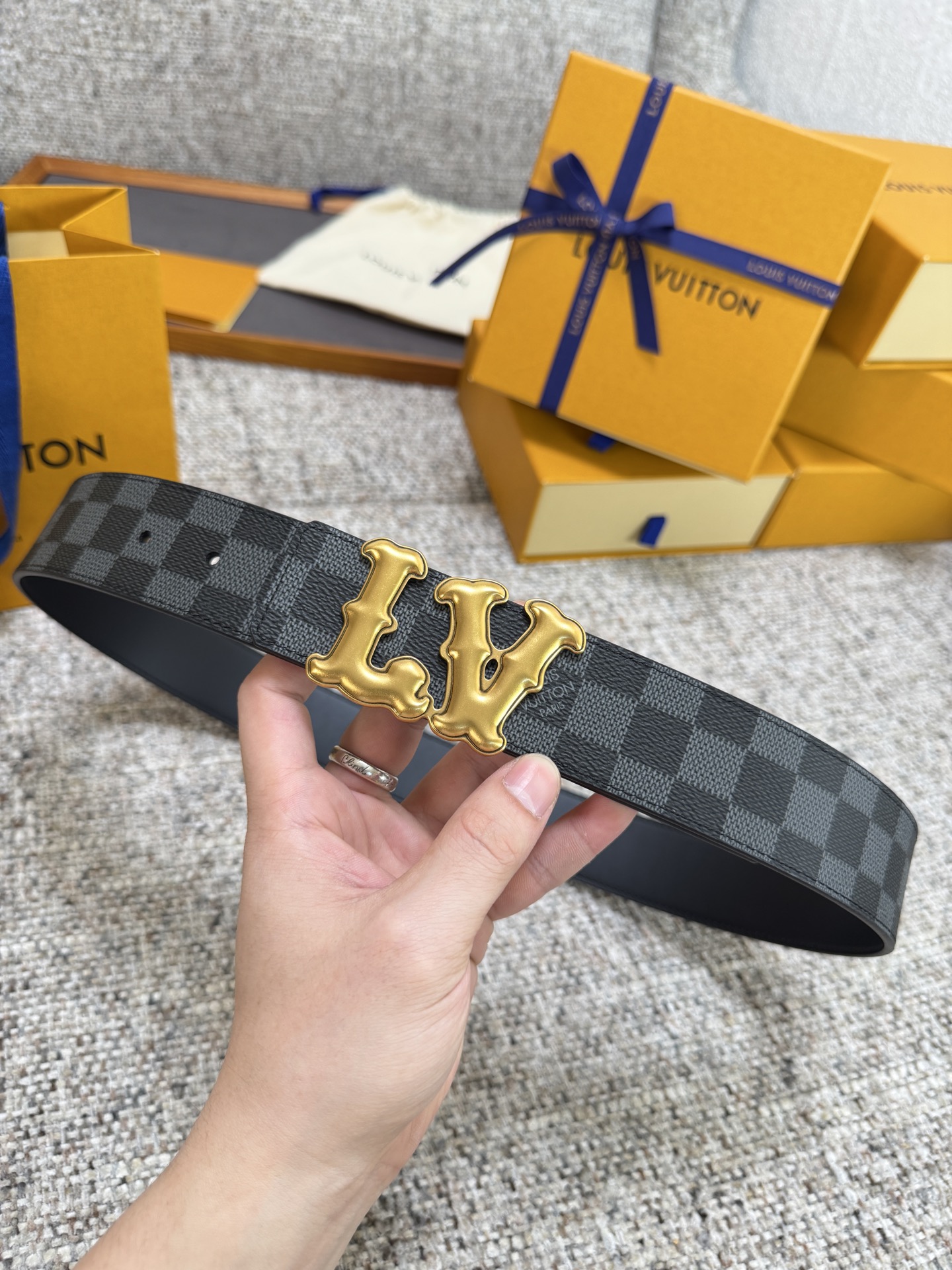 Louis Vuitton LV腰带 PVC皮底系列 原厂五金 精致手工绘边 柔软舒适 宽4.0