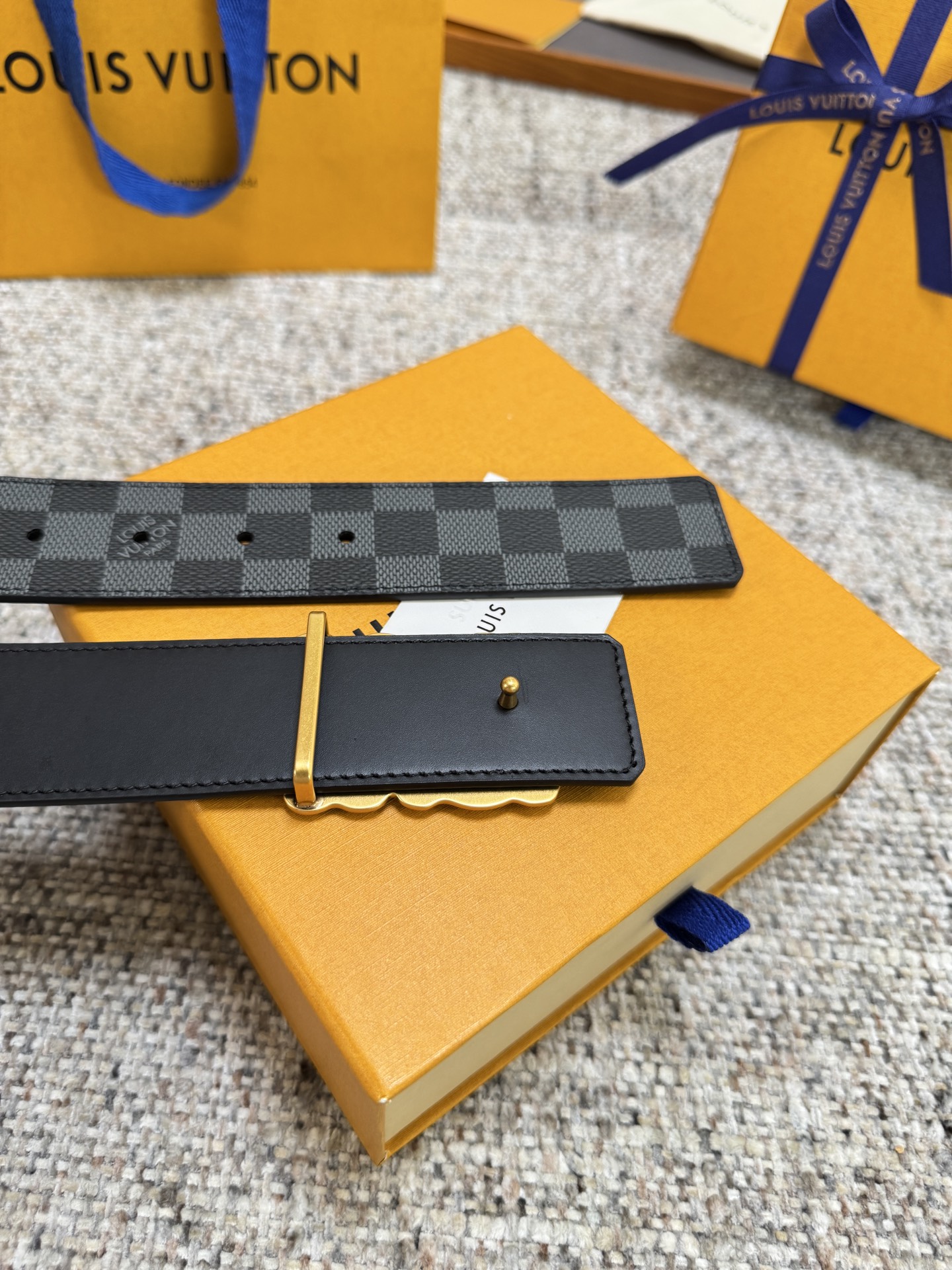 Louis Vuitton LV腰带 PVC皮底系列 原厂五金 精致手工绘边 柔软舒适 宽4.0