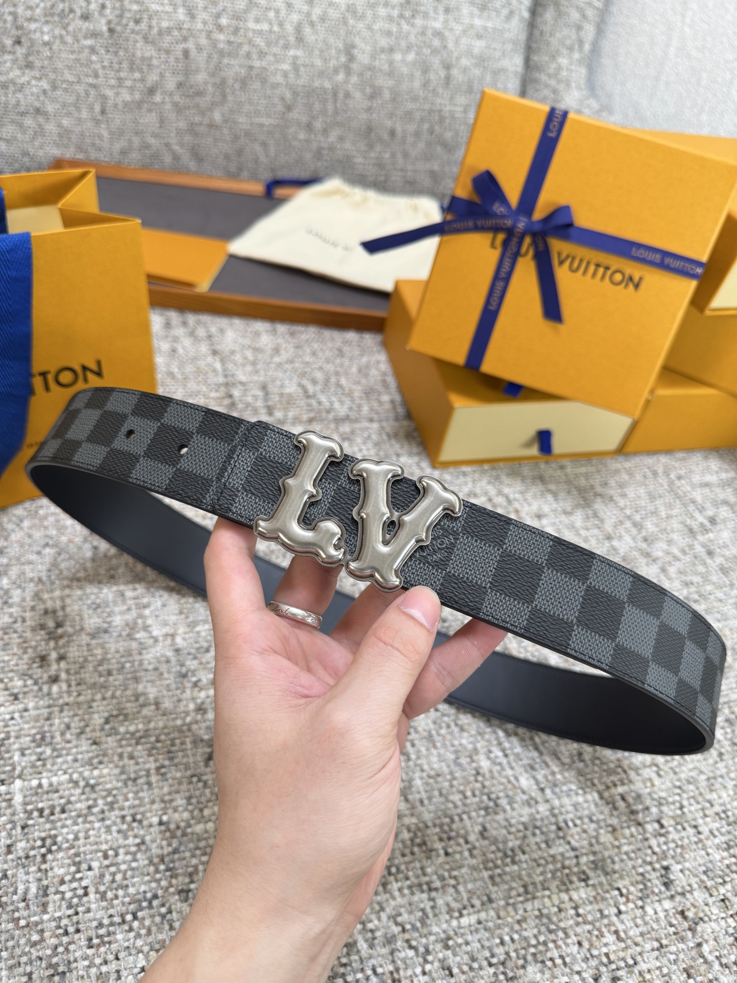 Louis Vuitton LV腰带 PVC皮底系列 原厂五金 精致手工绘边 柔软舒适 宽4.0