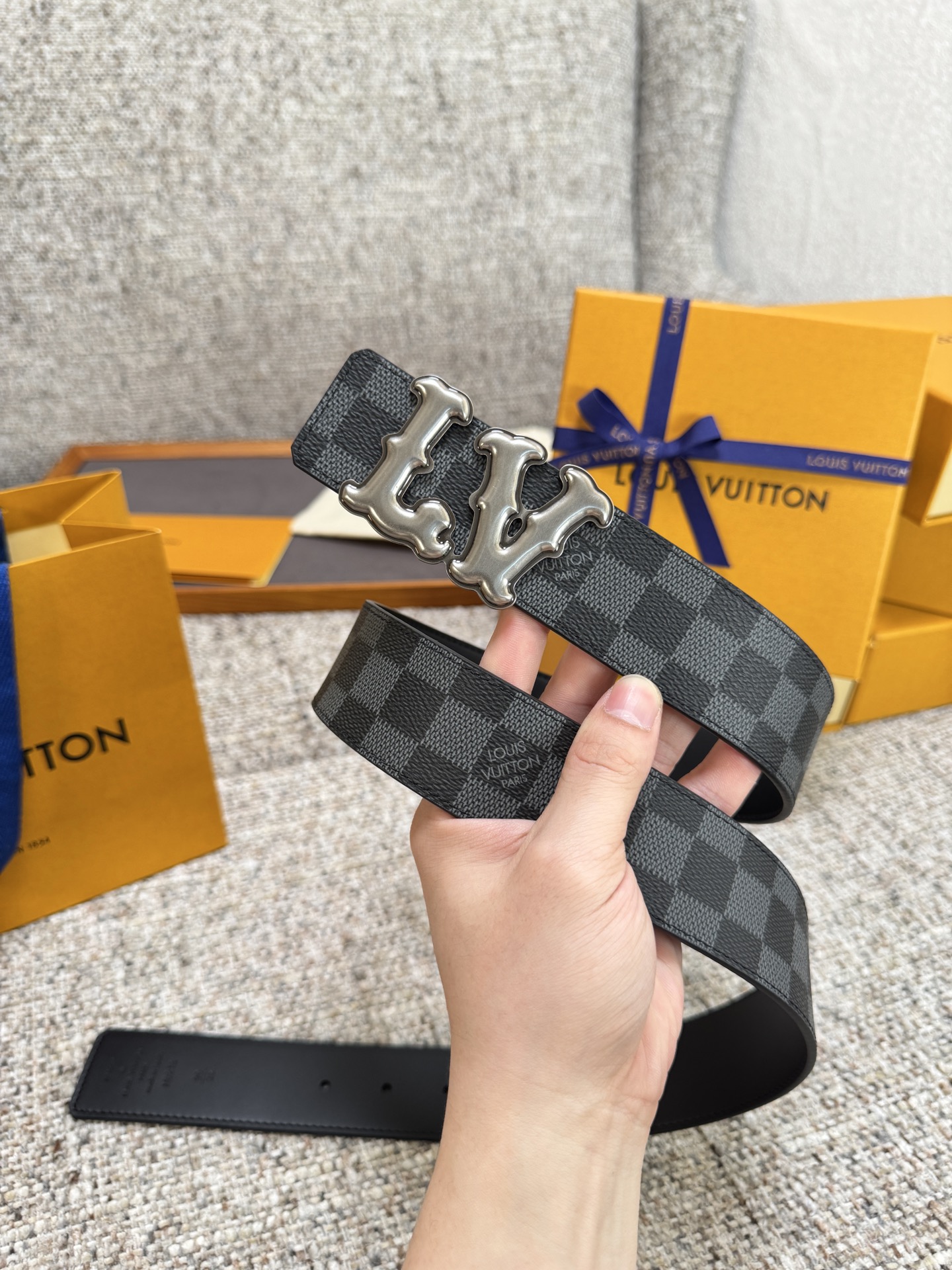 Louis Vuitton LV腰带 PVC皮底系列 原厂五金 精致手工绘边 柔软舒适 宽4.0