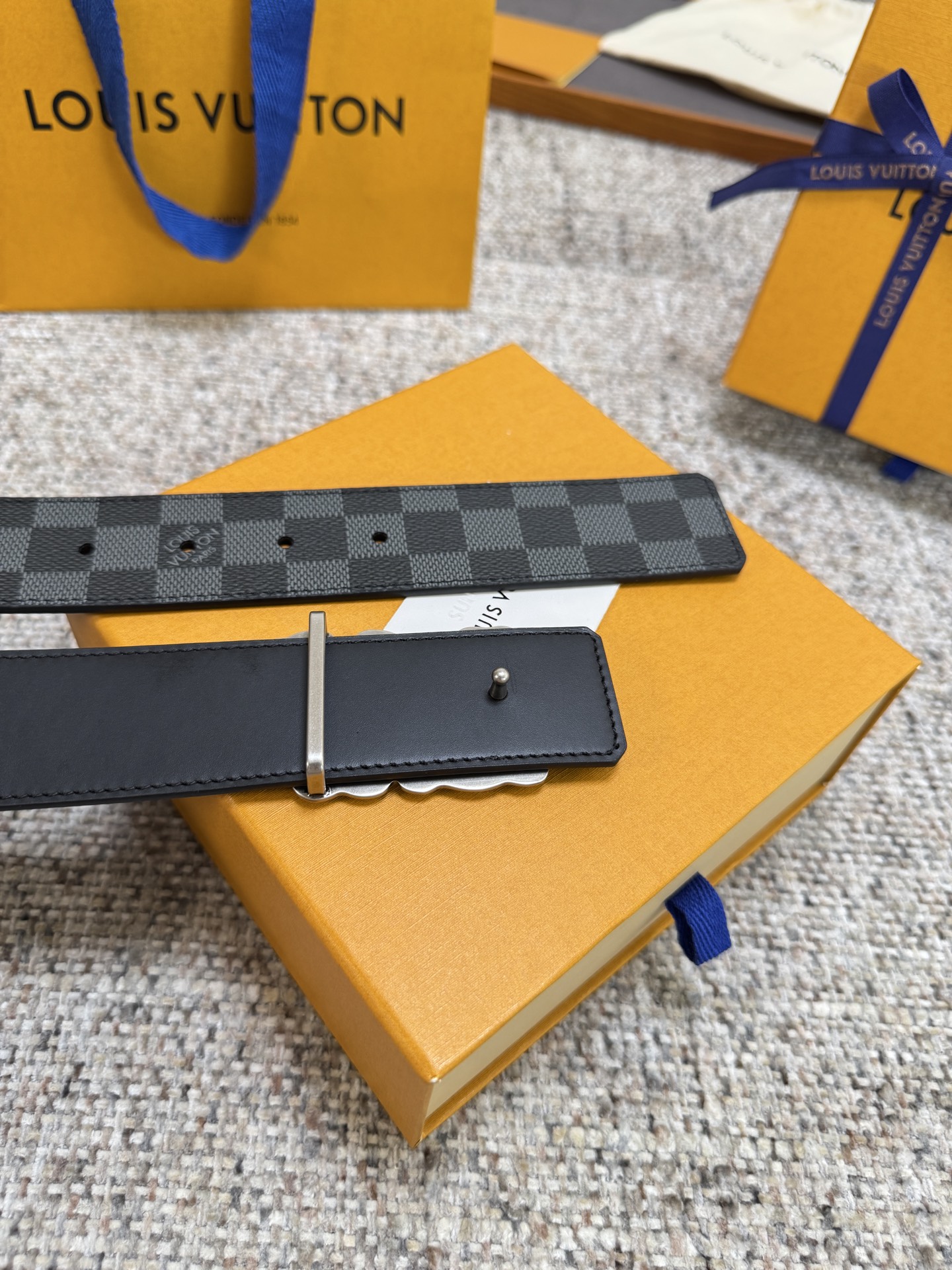 Louis Vuitton LV腰带 PVC皮底系列 原厂五金 精致手工绘边 柔软舒适 宽4.0