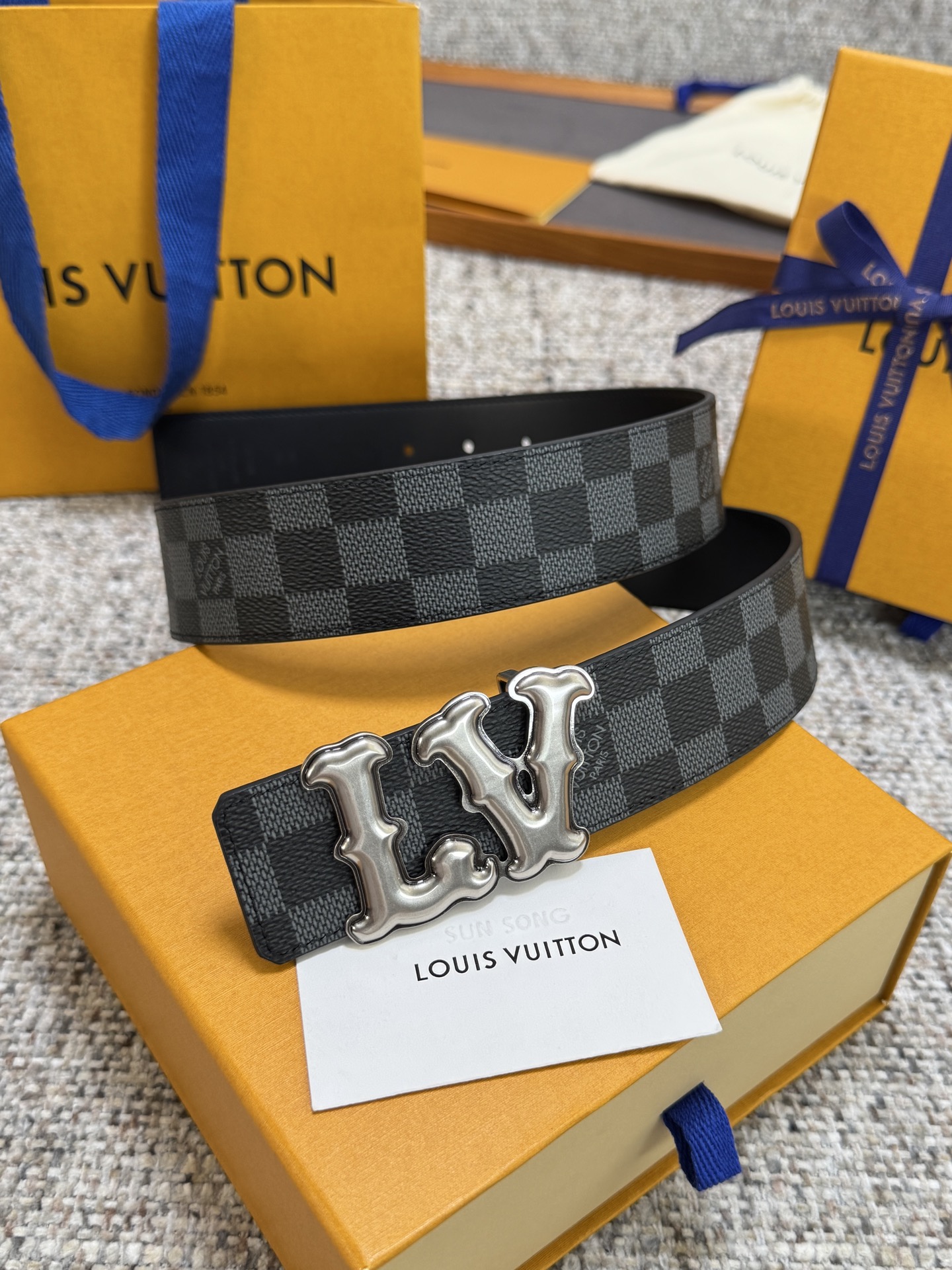 Louis Vuitton LV腰带 PVC皮底系列 原厂五金 精致手工绘边 柔软舒适 宽4.0