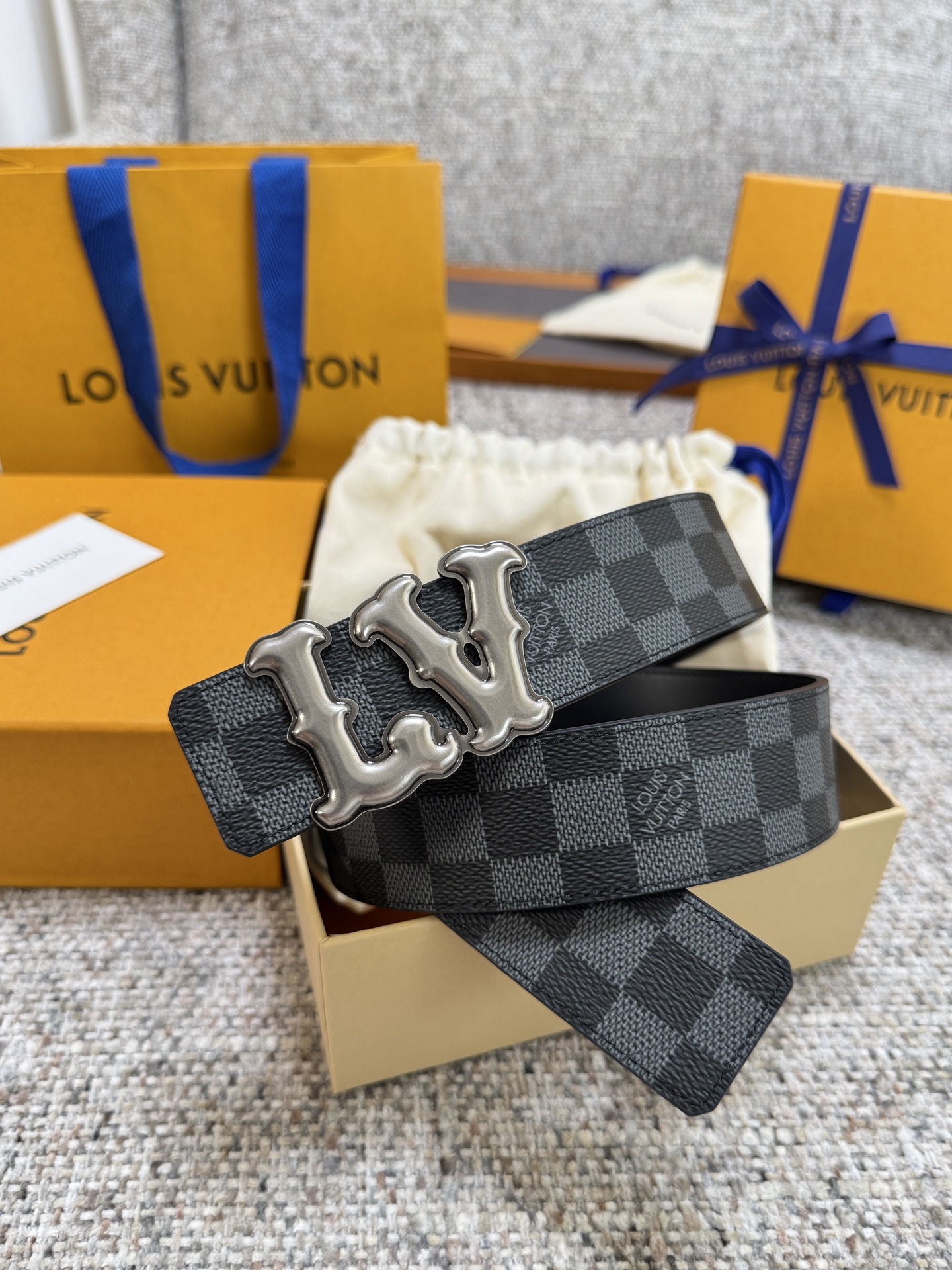 Louis Vuitton LV腰带 PVC皮底系列 原厂五金 精致手工绘边 柔软舒适 宽4.0