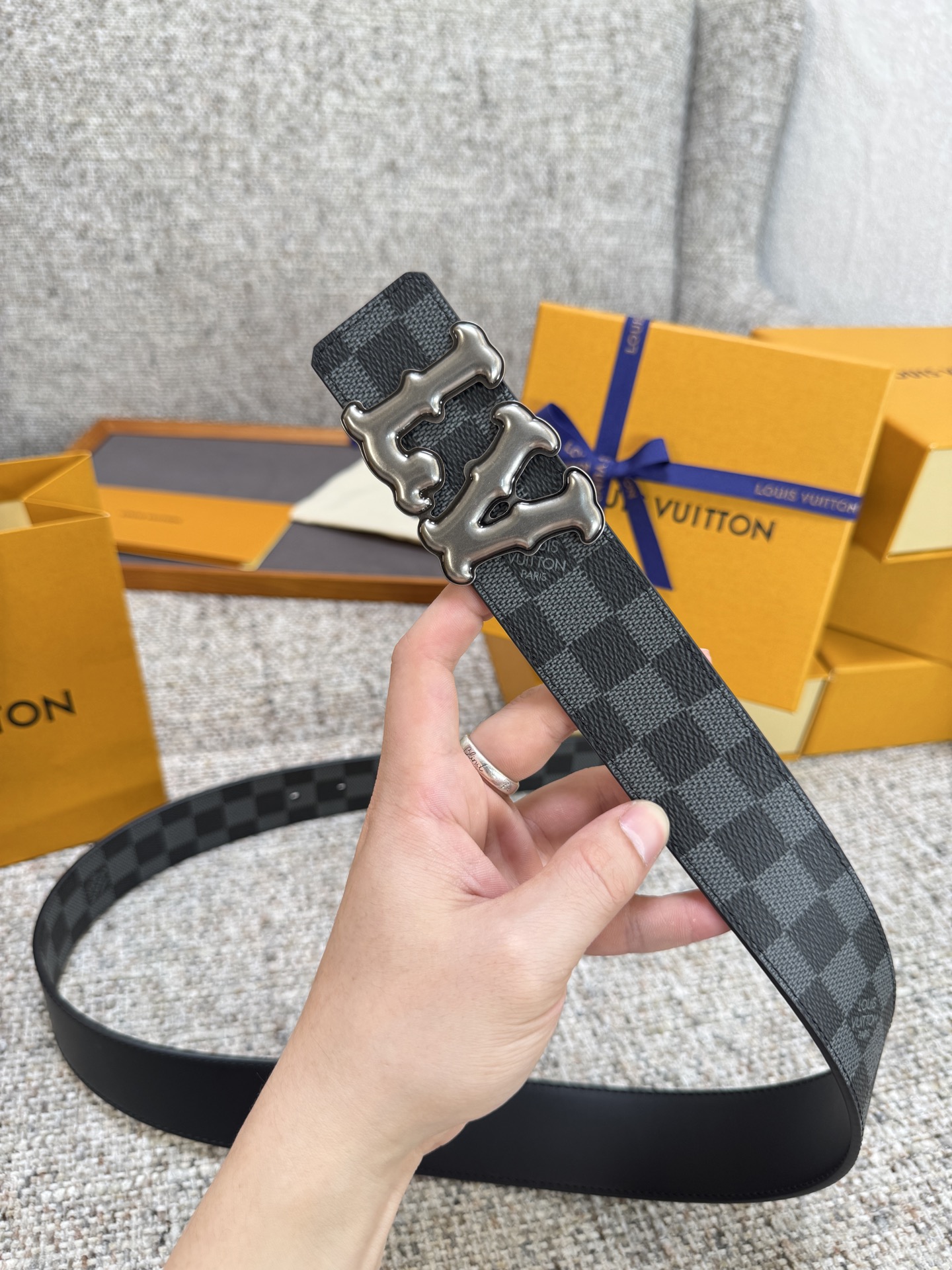 Louis Vuitton LV腰带 PVC皮底系列 原厂五金 精致手工绘边 柔软舒适 宽4.0