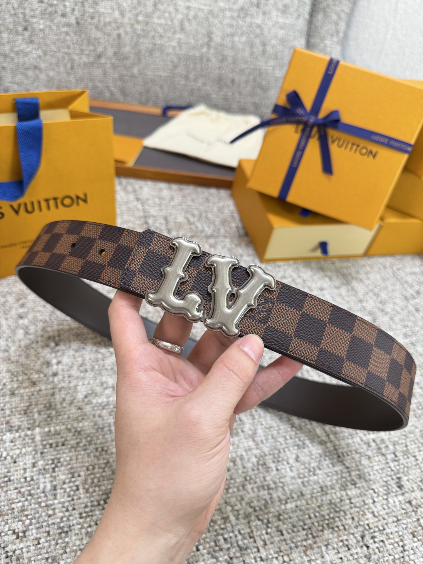 Louis Vuitton LV腰带 PVC皮底系列 原厂五金 精致手工绘边 柔软舒适 宽4.0