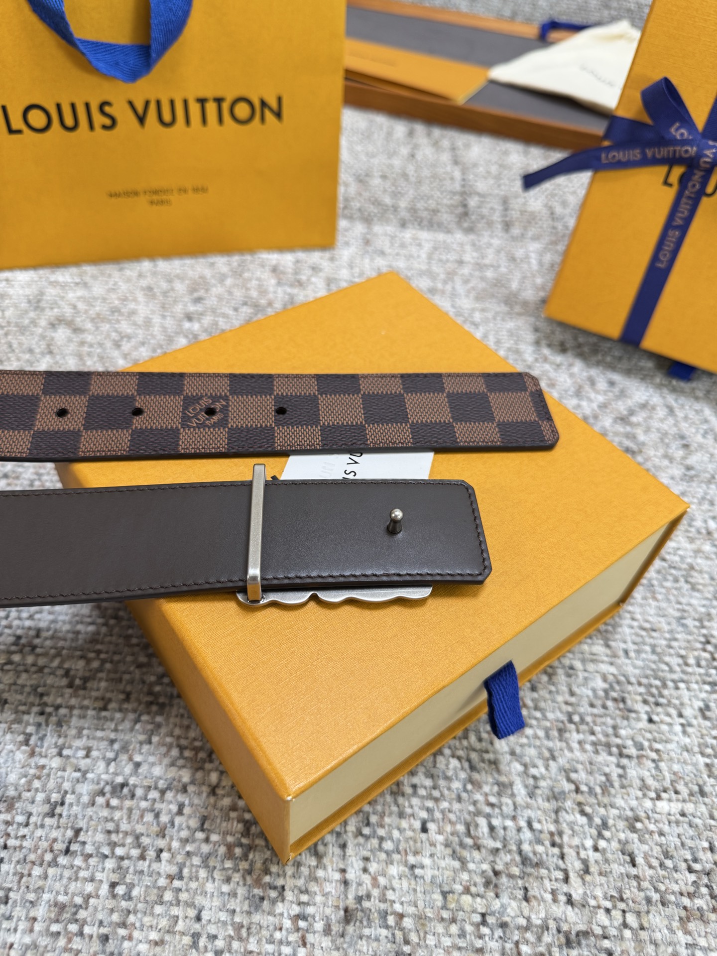 Louis Vuitton LV腰带 PVC皮底系列 原厂五金 精致手工绘边 柔软舒适 宽4.0