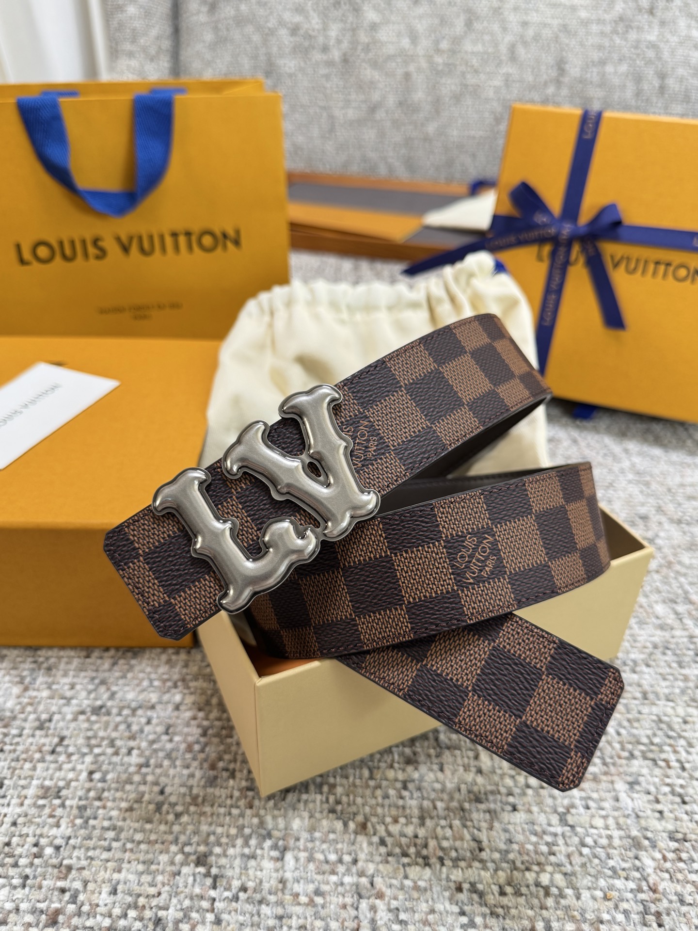 Louis Vuitton LV腰带 PVC皮底系列 原厂五金 精致手工绘边 柔软舒适 宽4.0