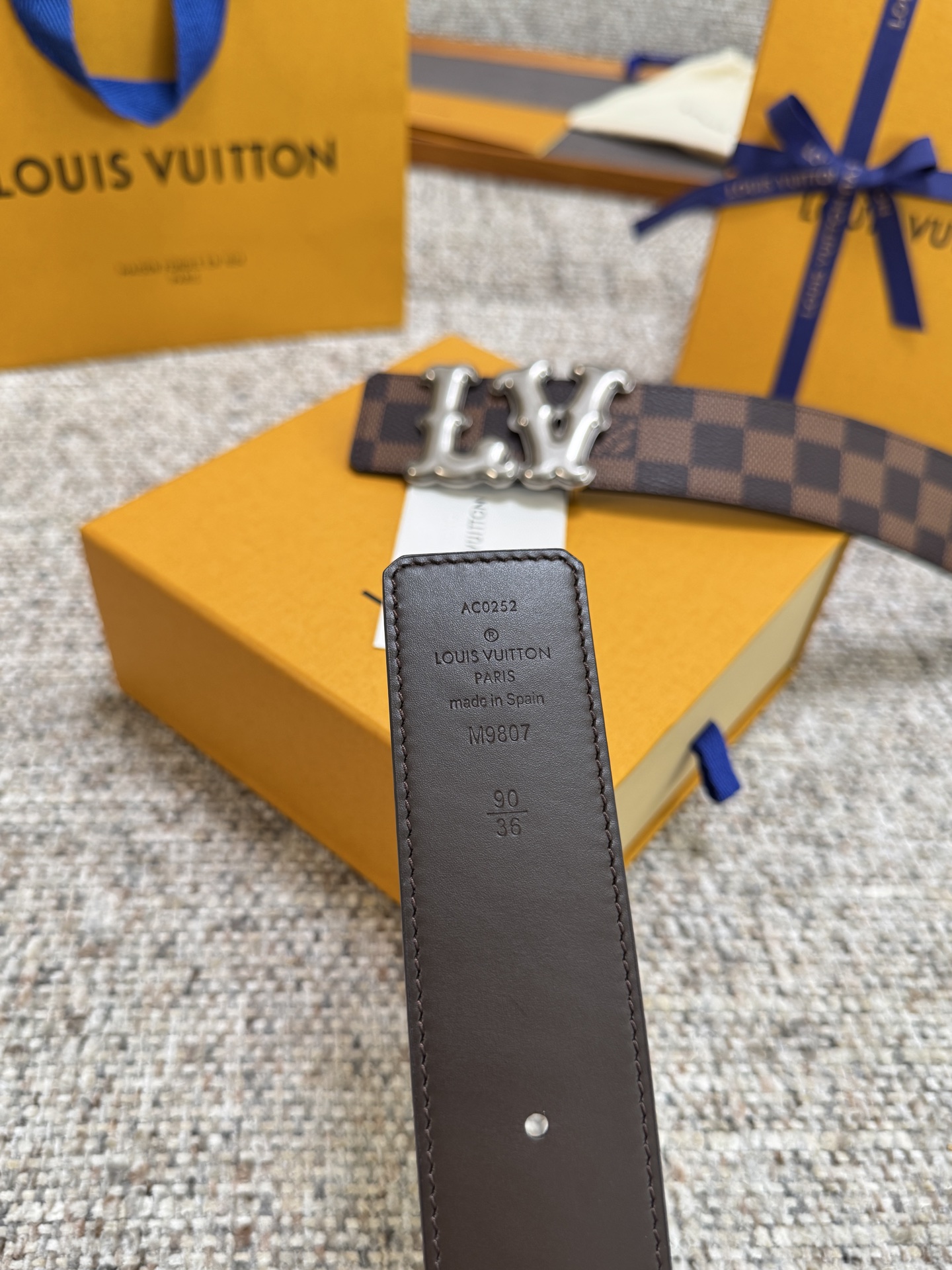 Louis Vuitton LV腰带 PVC皮底系列 原厂五金 精致手工绘边 柔软舒适 宽4.0