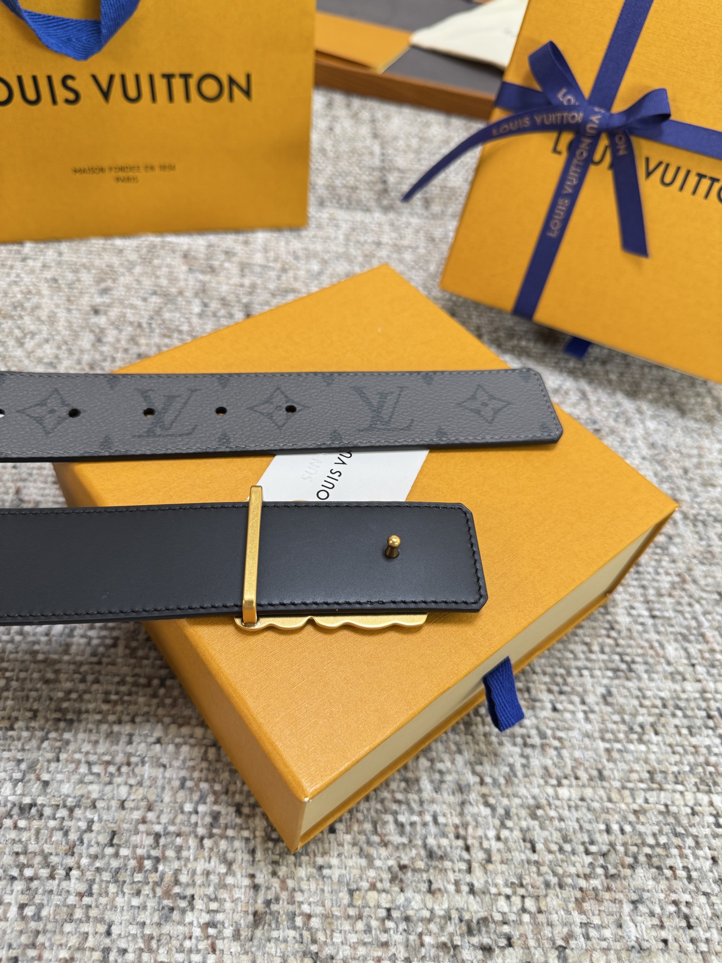 Louis Vuitton LV腰带 PVC皮底系列 原厂五金 精致手工绘边 柔软舒适 宽4.0