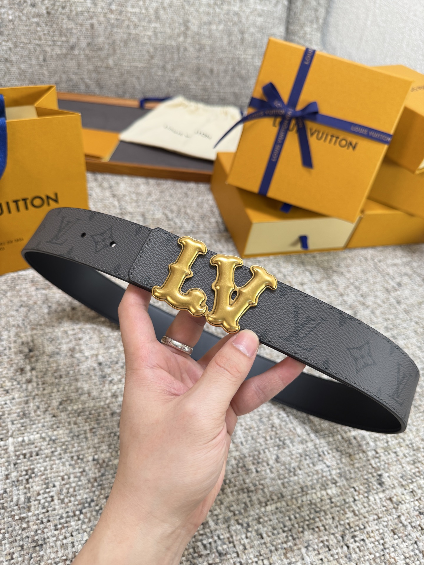 Louis Vuitton LV腰带 PVC皮底系列 原厂五金 精致手工绘边 柔软舒适 宽4.0