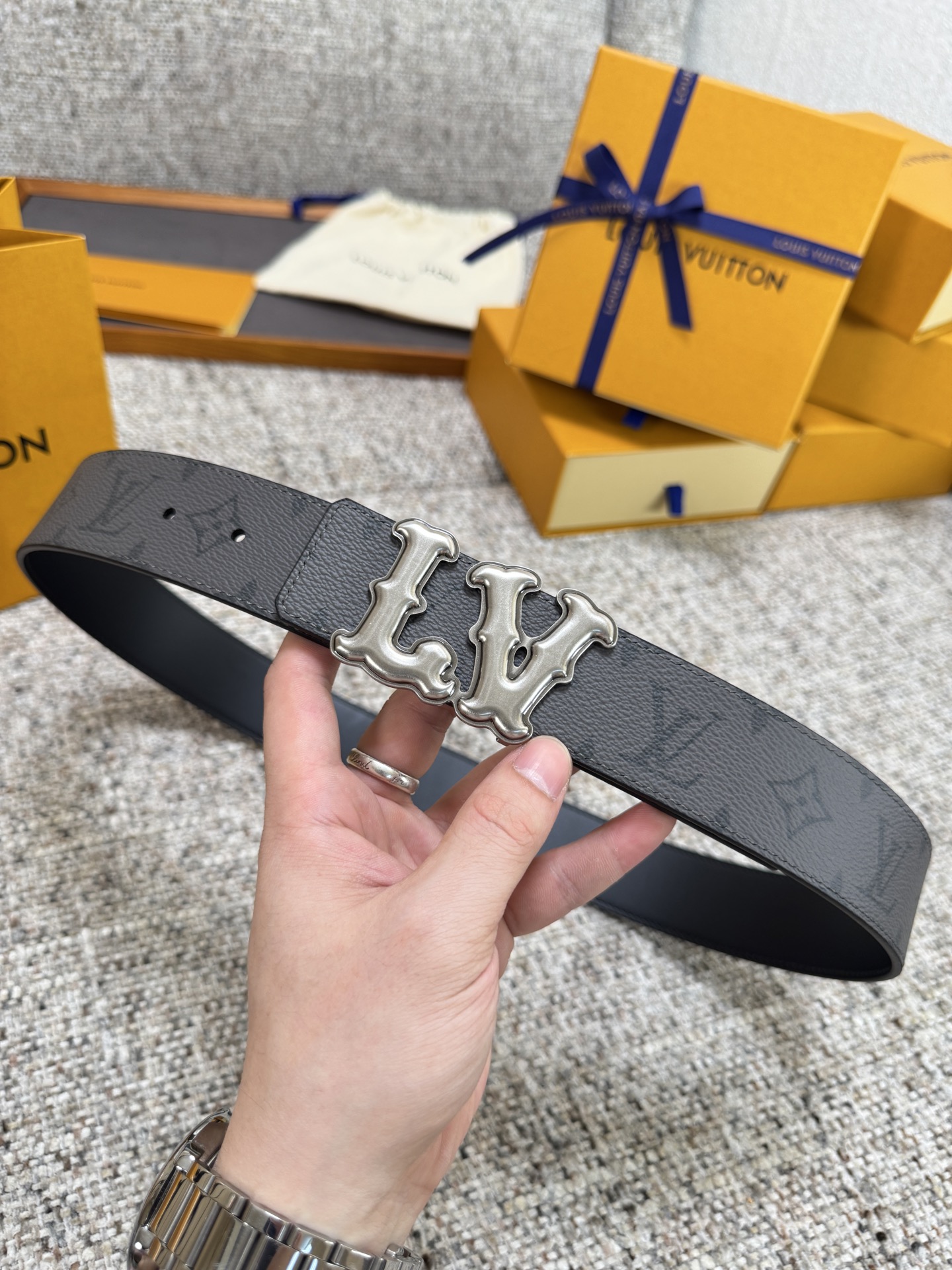 Louis Vuitton LV腰带 PVC皮底系列 原厂五金 精致手工绘边 柔软舒适 宽4.0