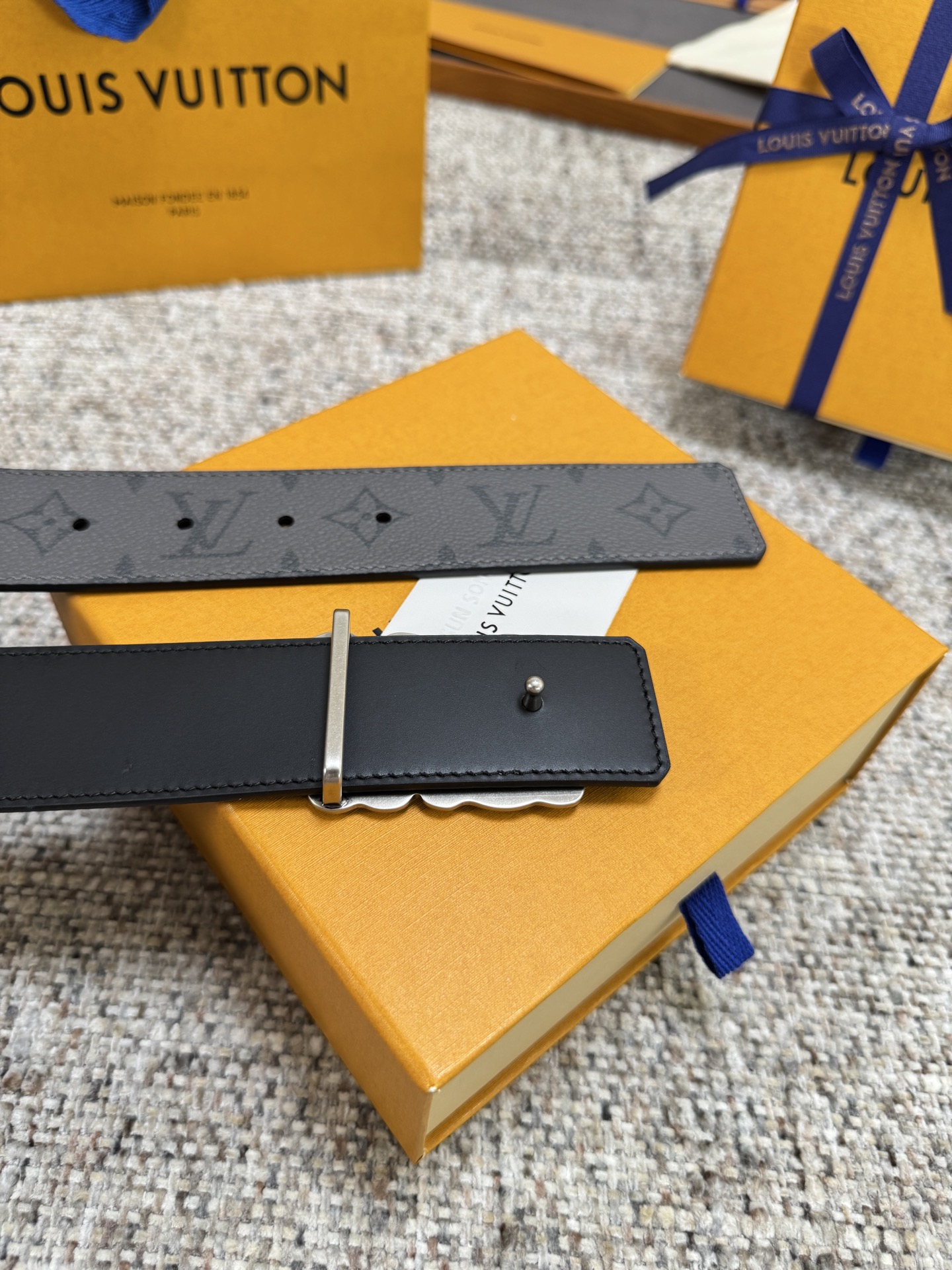 Louis Vuitton LV腰带 PVC皮底系列 原厂五金 精致手工绘边 柔软舒适 宽4.0