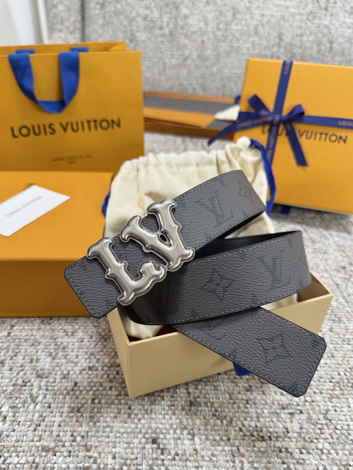 Louis Vuitton LV腰带 PVC皮底系列 原厂五金 精致手工绘边 柔软舒适 宽4.0