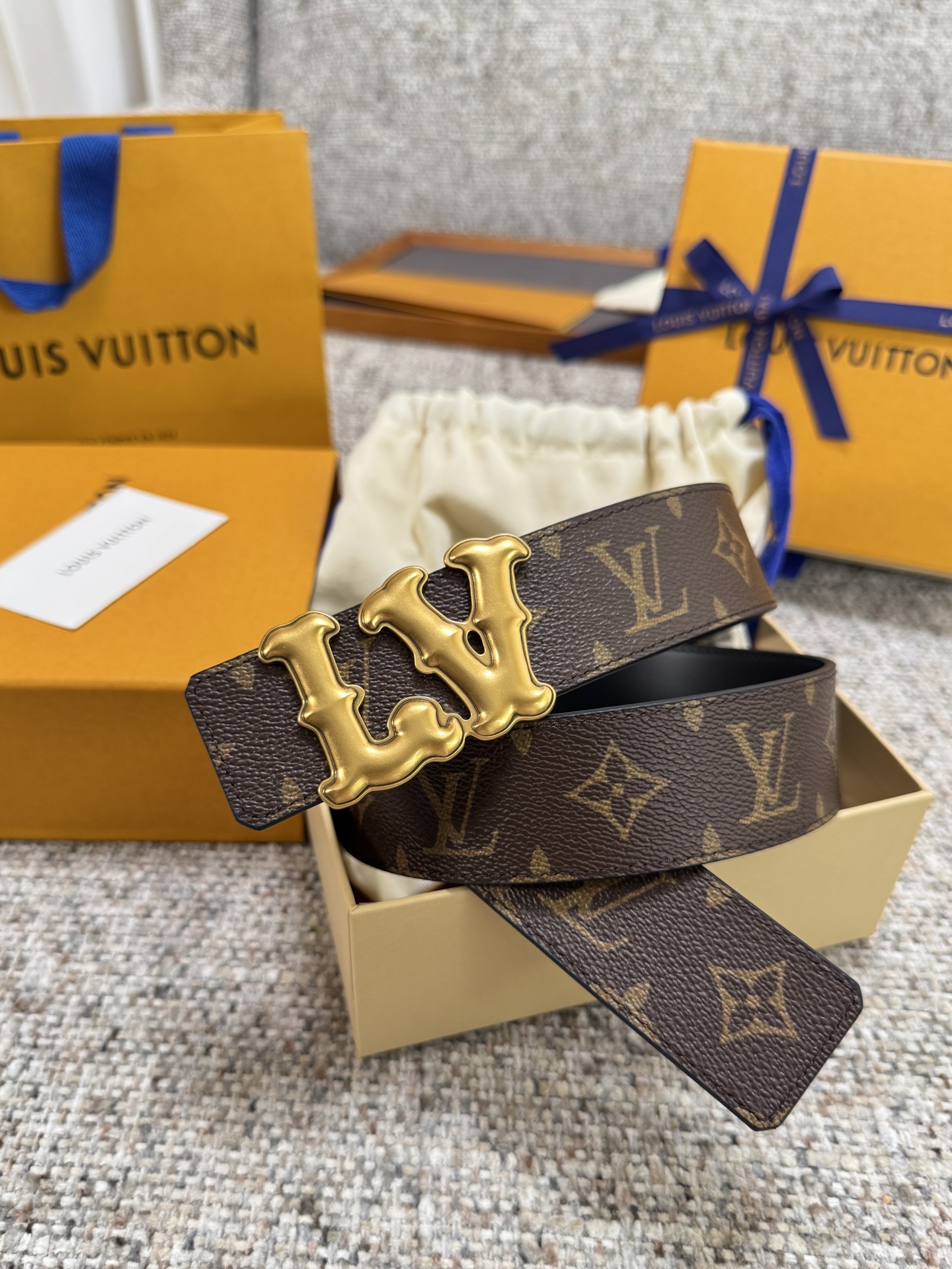 Louis Vuitton LV腰带 PVC皮底系列 原厂五金 精致手工绘边 柔软舒适 宽4.0