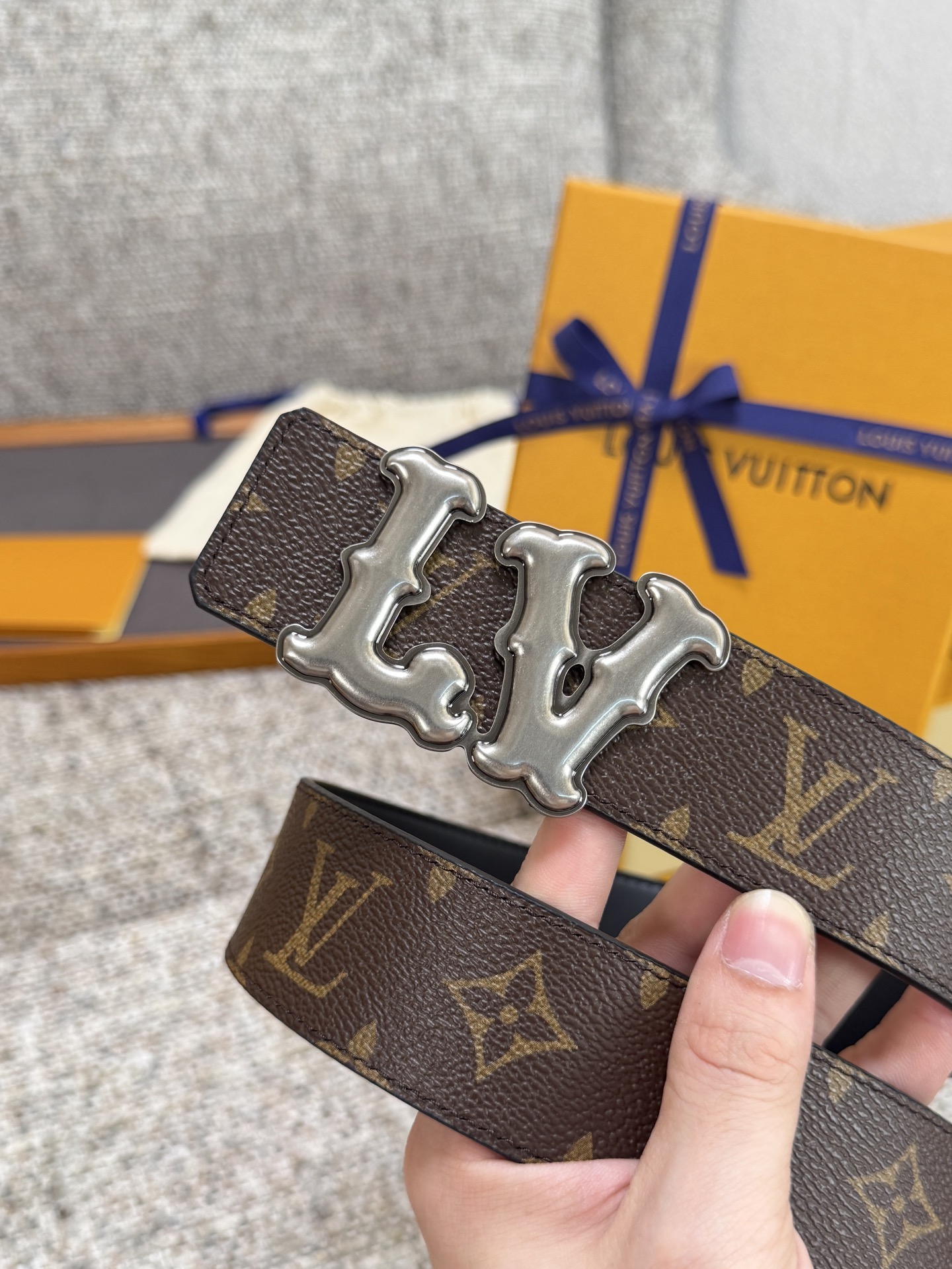 Louis Vuitton LV腰带 PVC皮底系列 原厂五金 精致手工绘边 柔软舒适 宽4.0