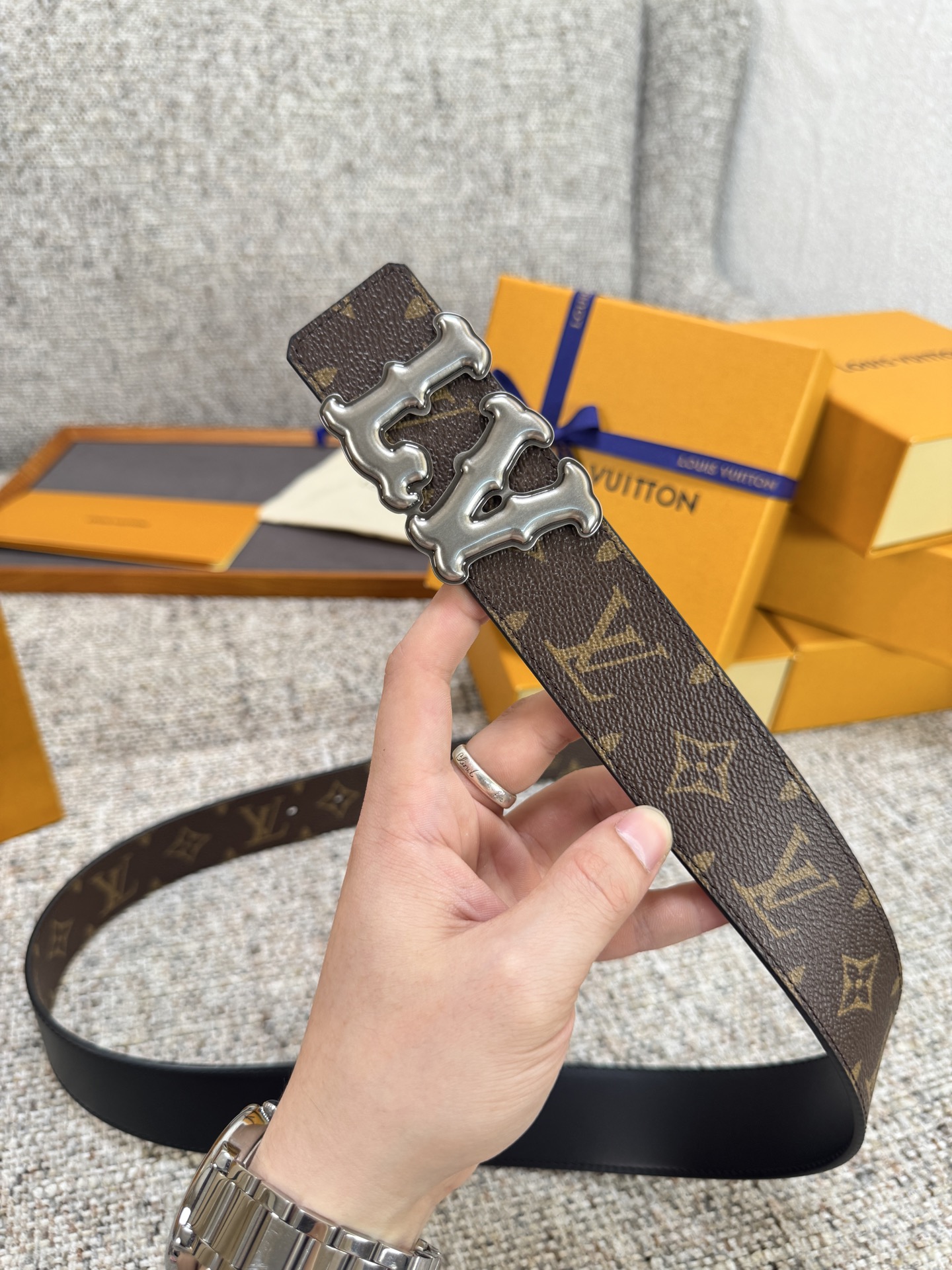 Louis Vuitton LV腰带 PVC皮底系列 原厂五金 精致手工绘边 柔软舒适 宽4.0