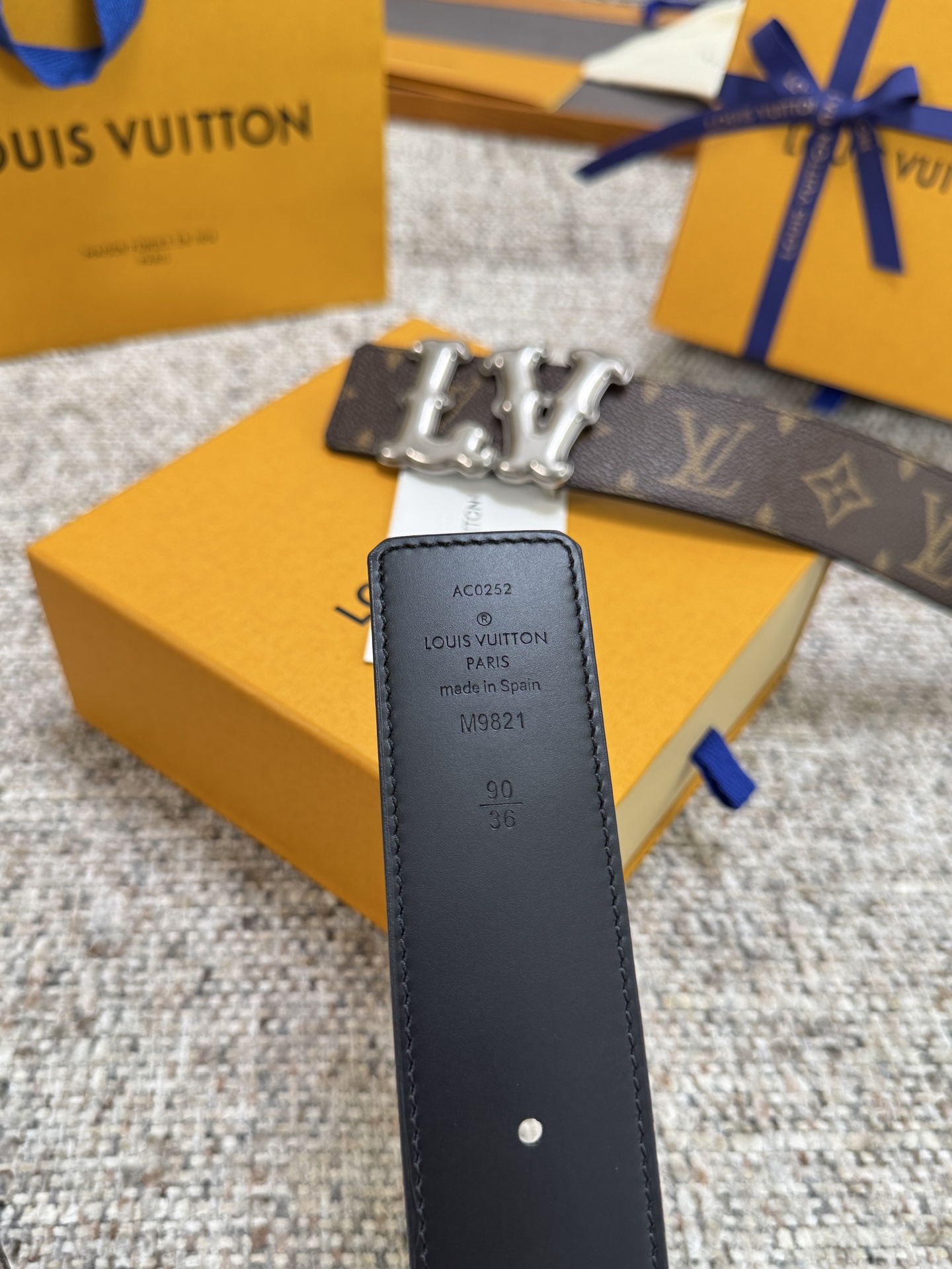 Louis Vuitton LV腰带 PVC皮底系列 原厂五金 精致手工绘边 柔软舒适 宽4.0