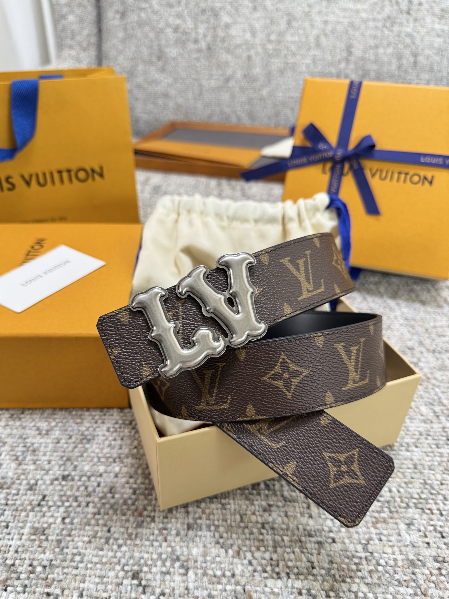 Louis Vuitton LV腰带 PVC皮底系列 原厂五金 精致手工绘边 柔软舒适 宽4.0