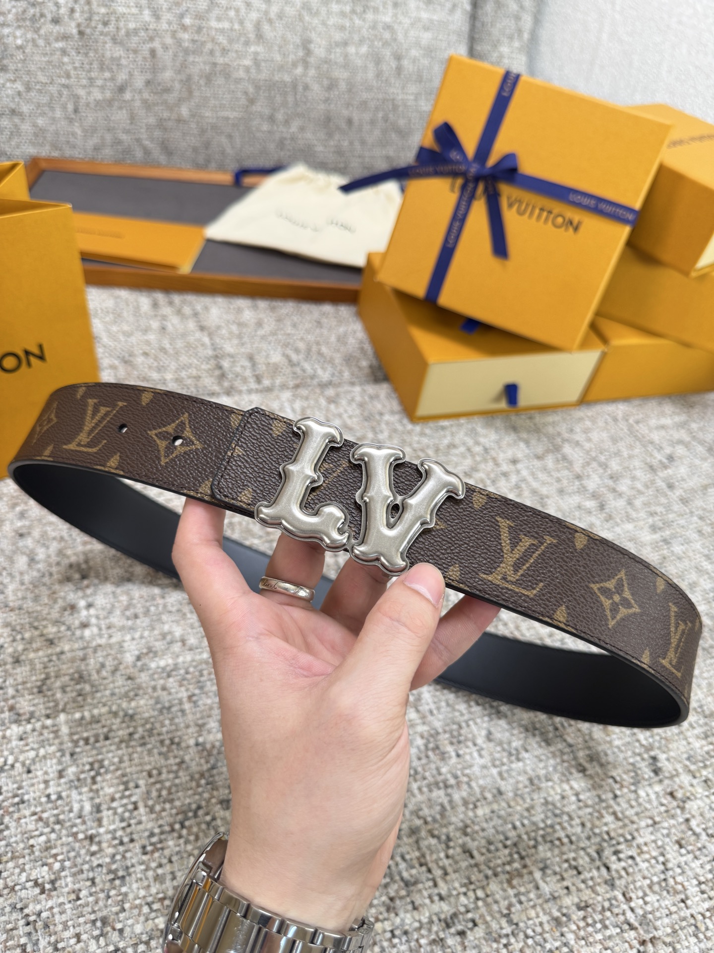 Louis Vuitton LV腰带 PVC皮底系列 原厂五金 精致手工绘边 柔软舒适 宽4.0