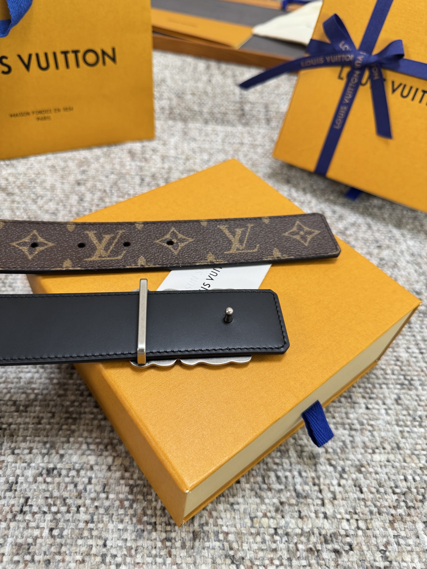 Louis Vuitton LV腰带 PVC皮底系列 原厂五金 精致手工绘边 柔软舒适 宽4.0