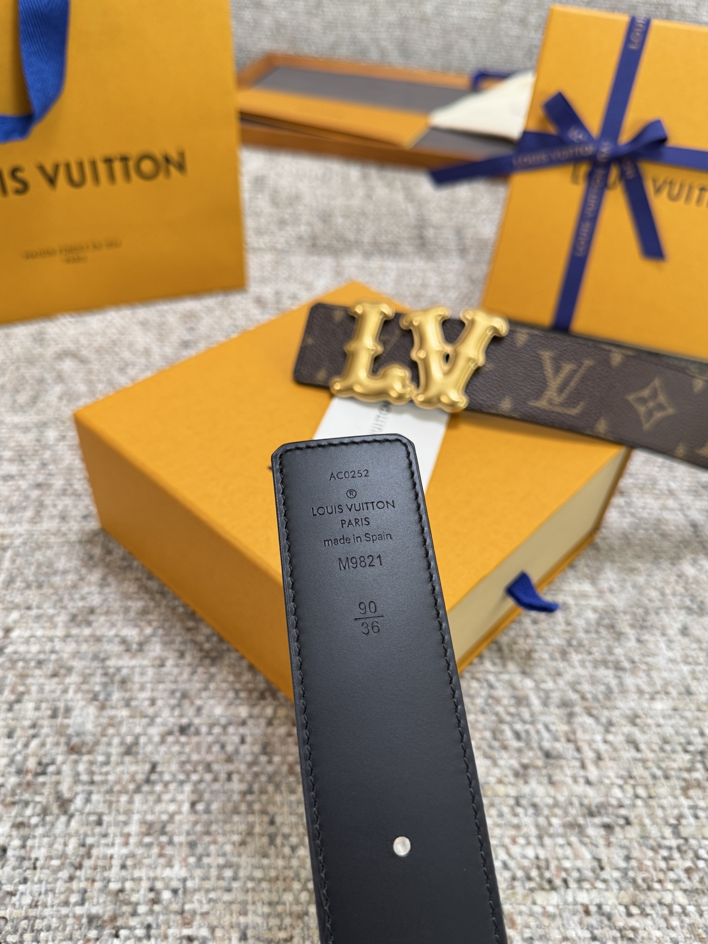 Louis Vuitton LV腰带 PVC皮底系列 原厂五金 精致手工绘边 柔软舒适 宽4.0