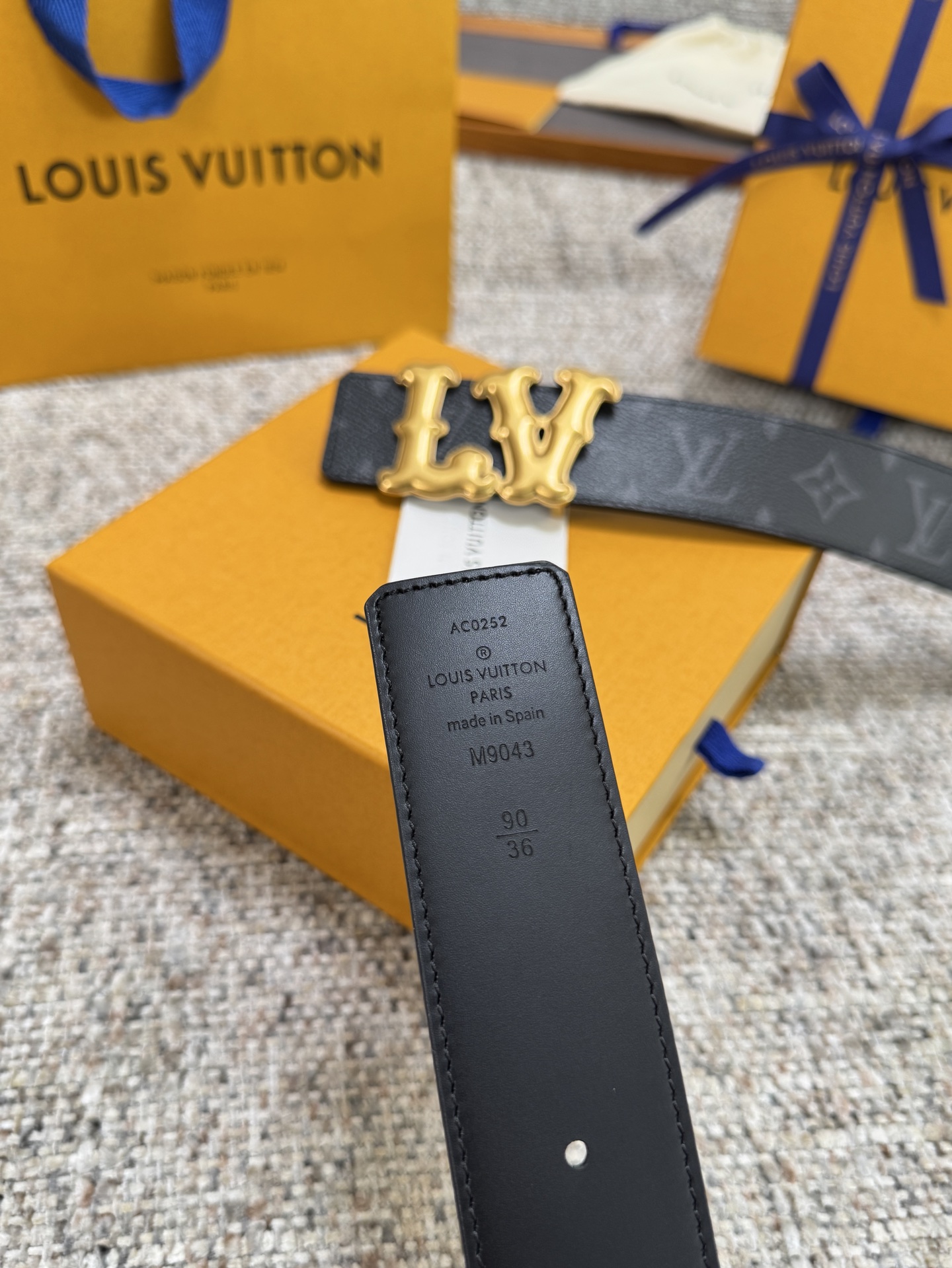 Louis Vuitton LV腰带 PVC皮底系列 原厂五金 精致手工绘边 柔软舒适 宽4.0