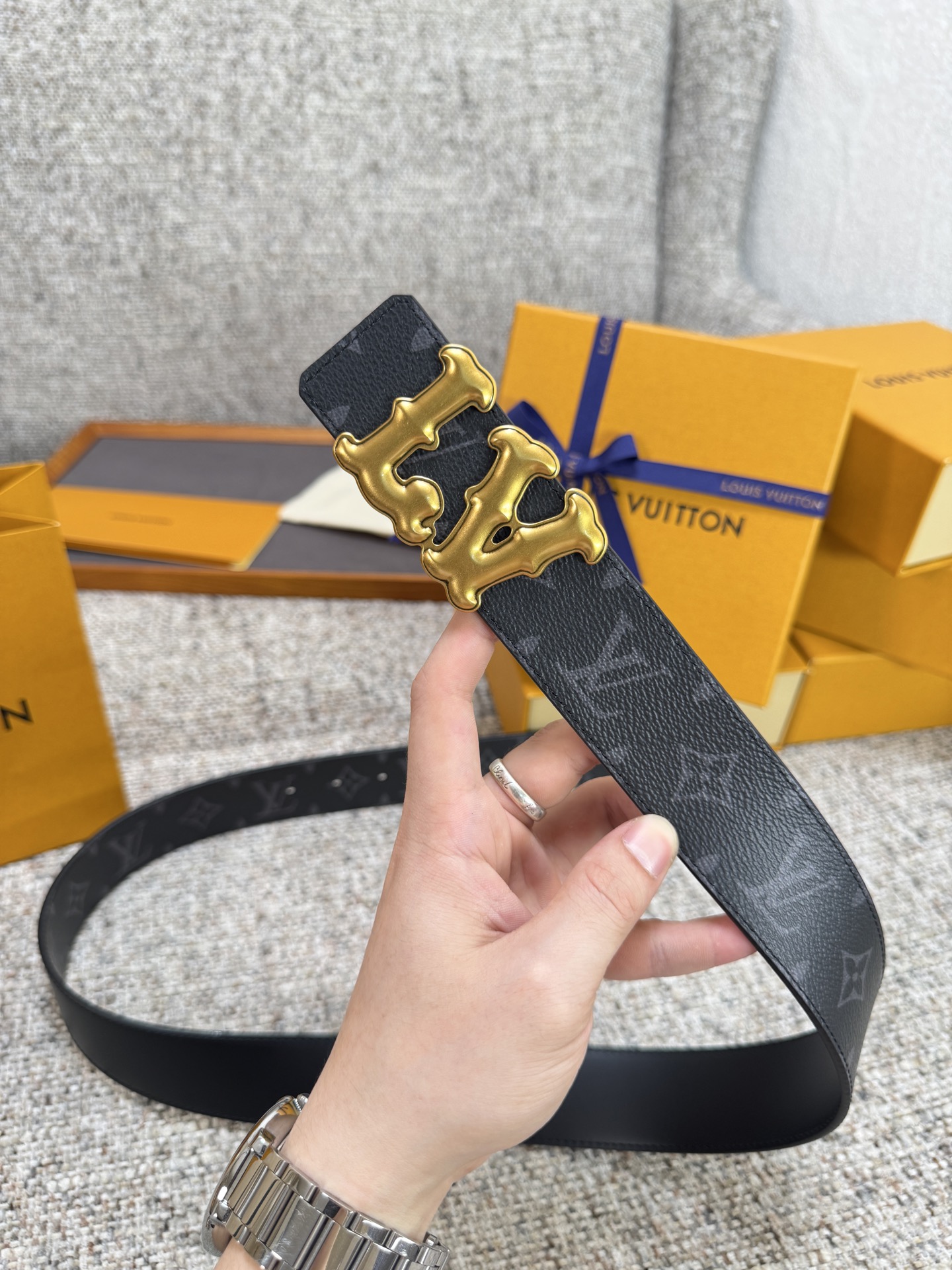 Louis Vuitton LV腰带 PVC皮底系列 原厂五金 精致手工绘边 柔软舒适 宽4.0