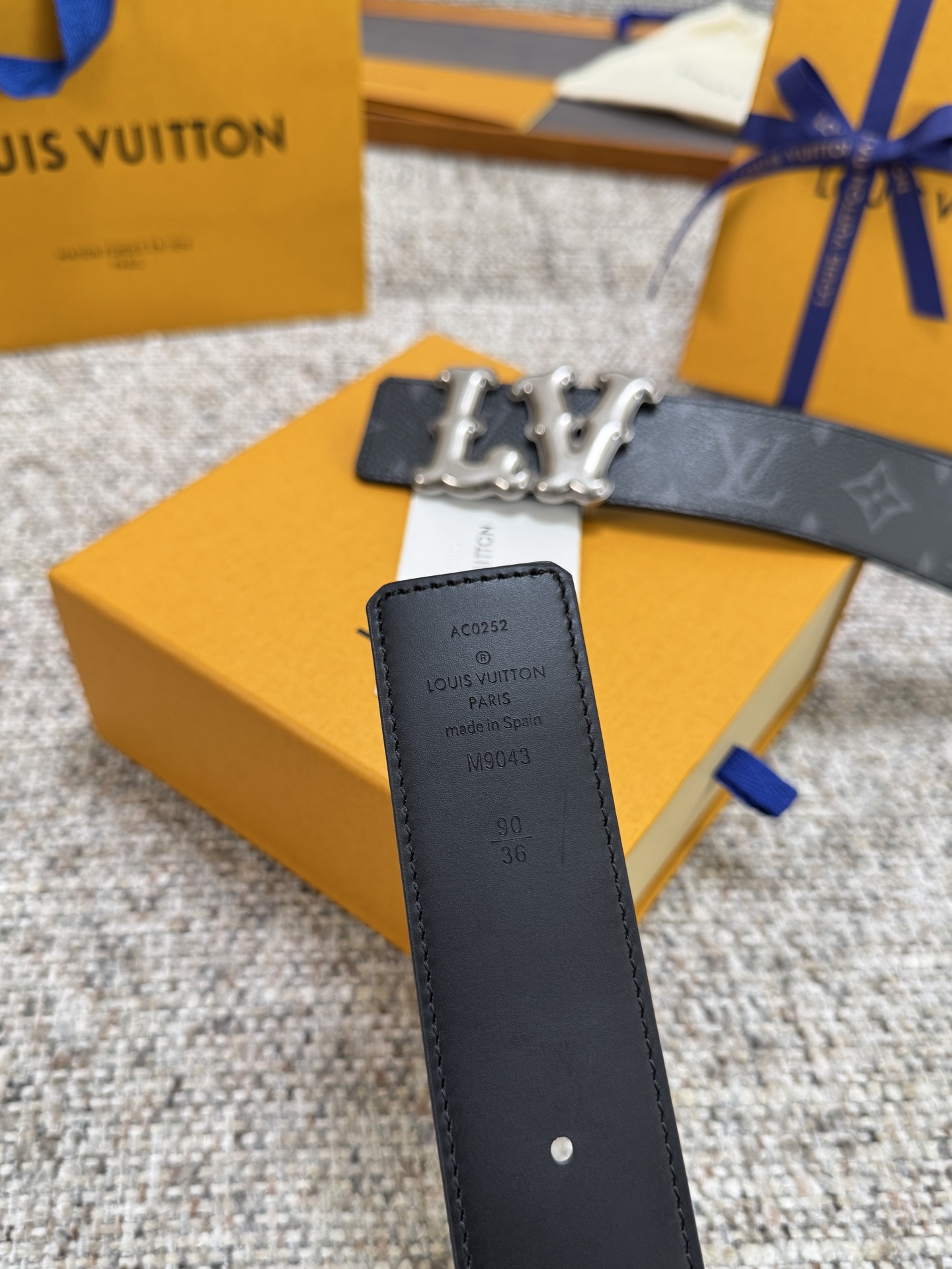 Louis Vuitton LV腰带 PVC皮底系列 原厂五金 精致手工绘边 柔软舒适 宽4.0