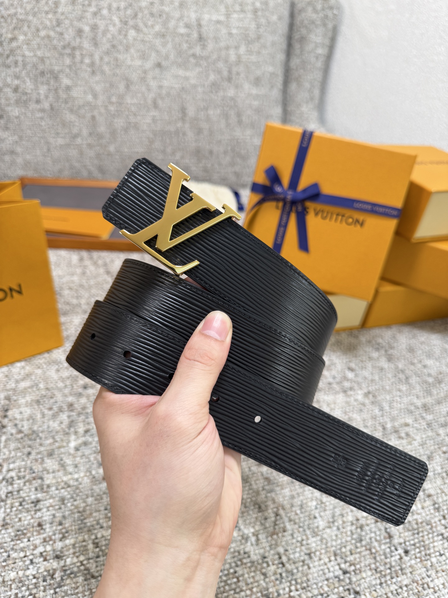 Louis Vuitton LV腰带 平纹压花水波纹底系列 原厂五金 精致手工绘边 柔软舒适 宽4.0