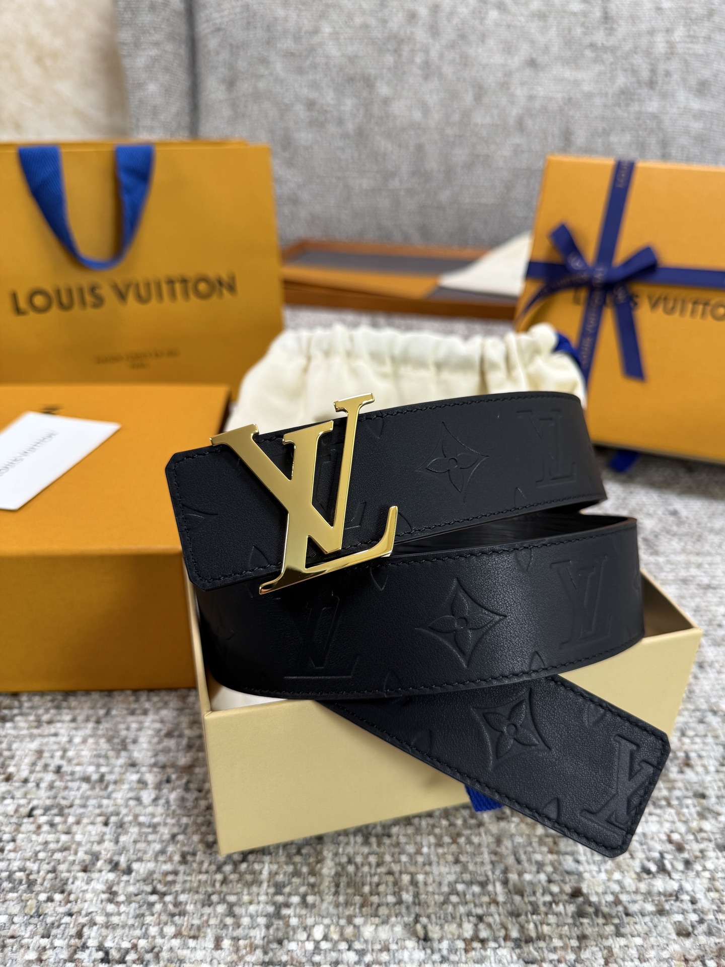 Louis Vuitton LV腰带 平纹压花水波纹底系列 原厂五金 精致手工绘边 柔软舒适 宽4.0
