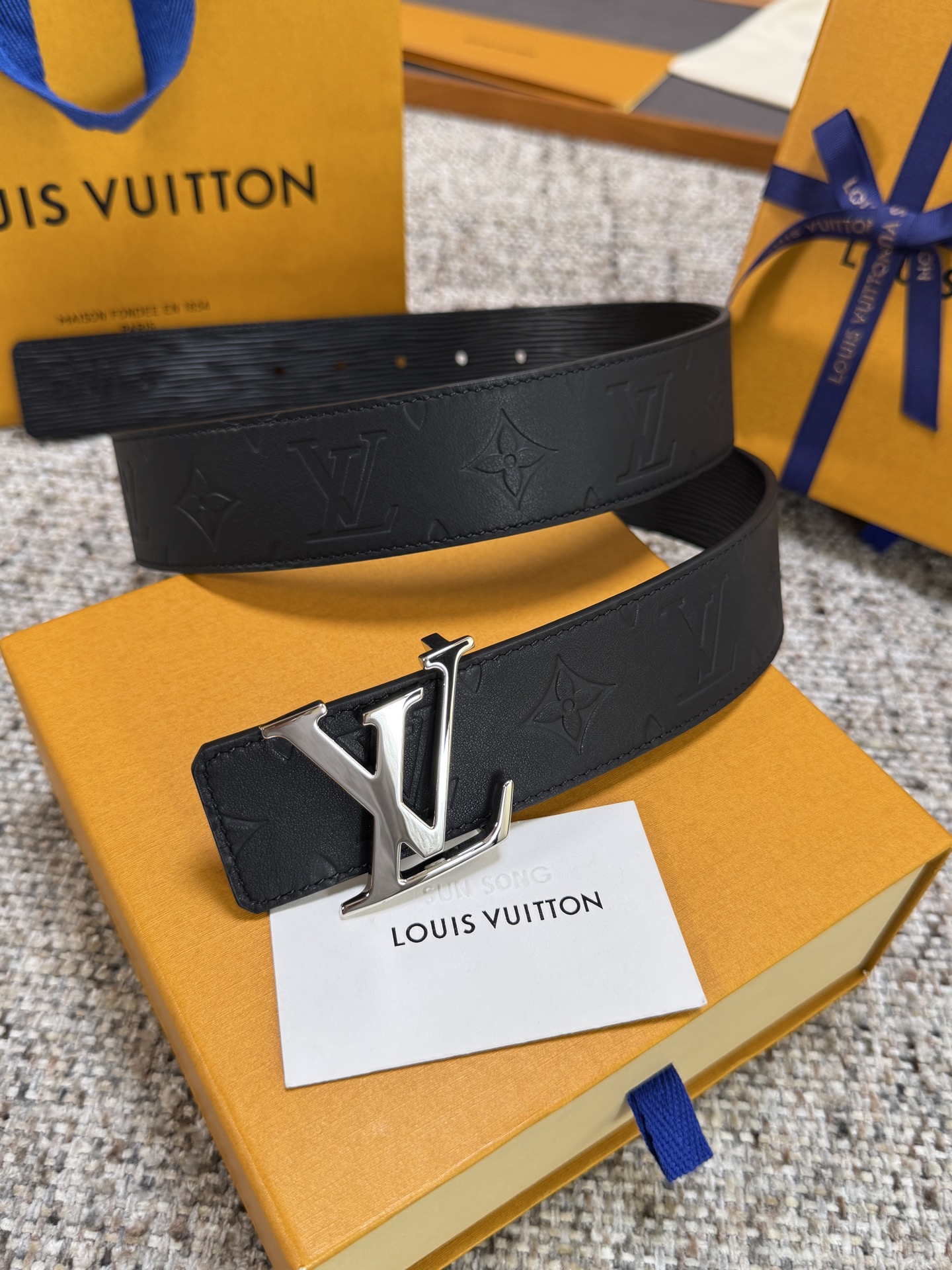 Louis Vuitton LV腰带 平纹压花水波纹底系列 原厂五金 精致手工绘边 柔软舒适 宽4.0